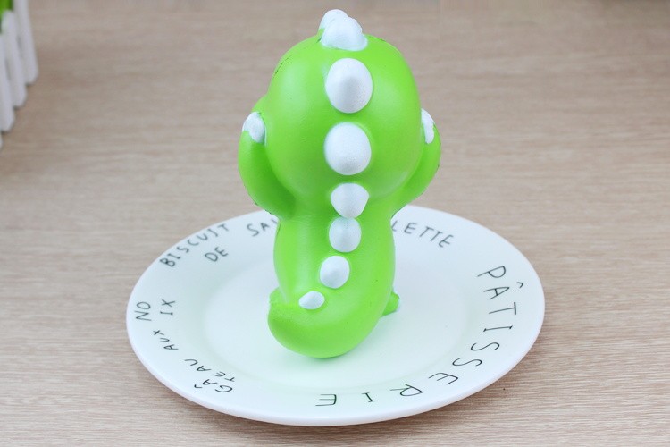 跨境专供 仿真恐龙squishy慢回弹pu万圣节 拍摄道具 仿真面包蛋糕详情图3