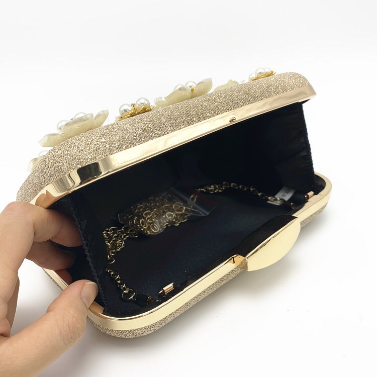 新款晚宴包晚装包时尚花朵珍珠包宴会手拿斜跨包白底实物图