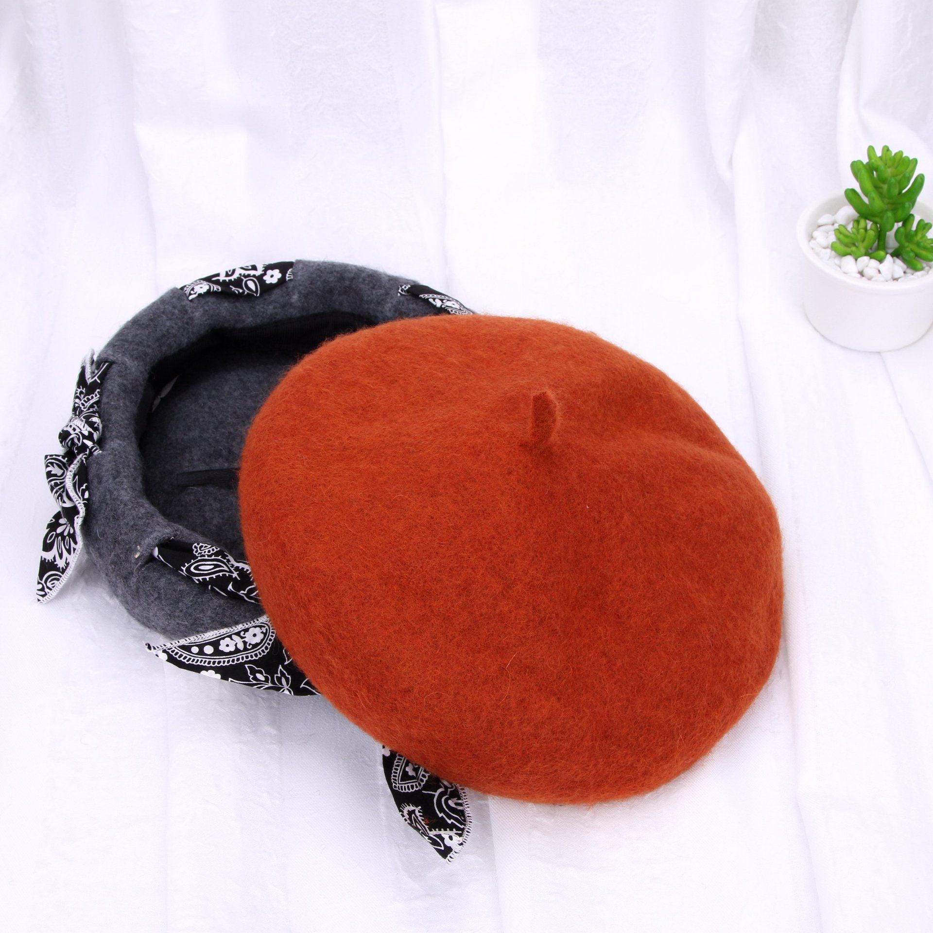 Autumn and winter Korean version of all-match scarf wool beret female wool hat thickened three-dimensional beret manufacturers wholesale thumbnail