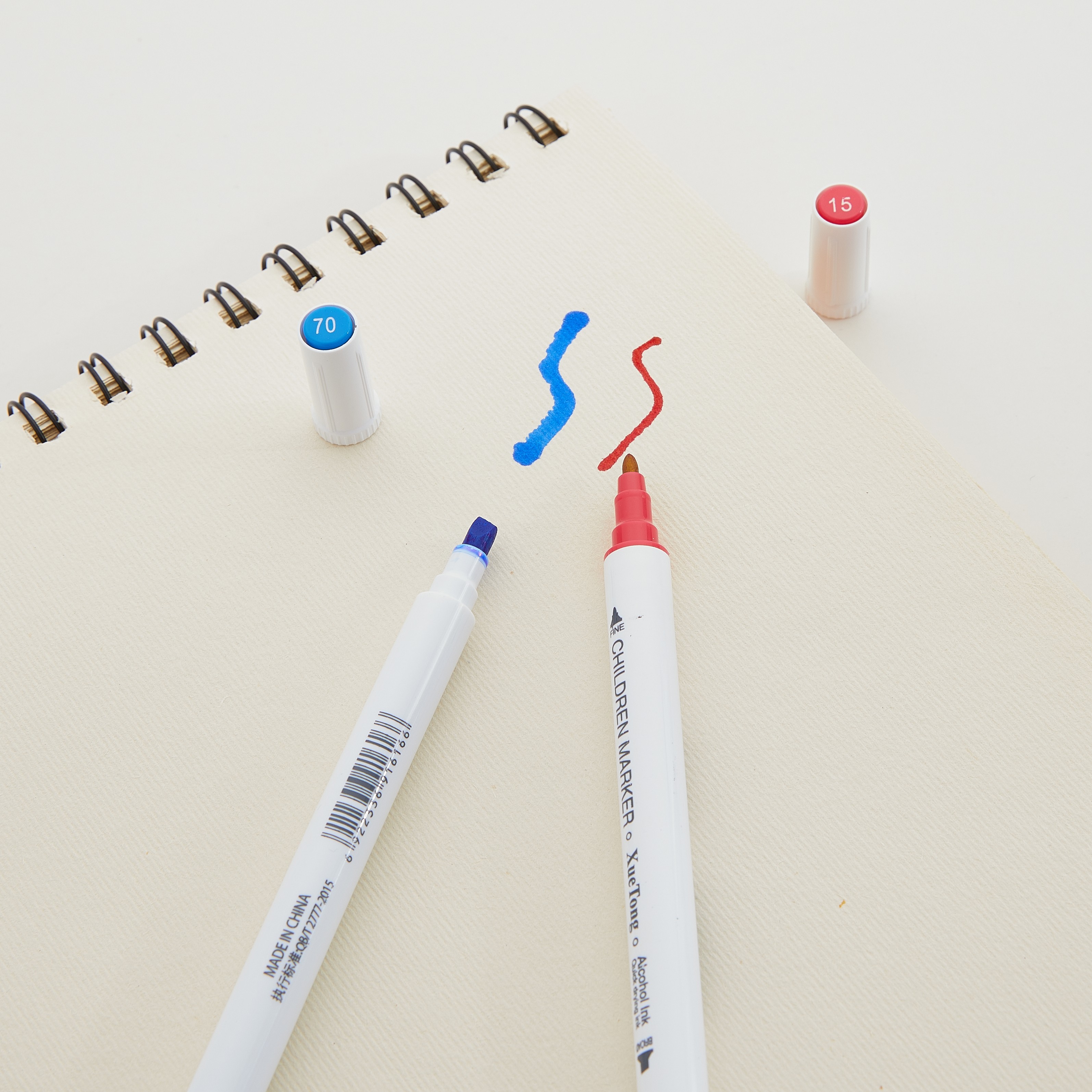 Factory Direct Sales To Students Double Head Round Pole Marker Bulk Pen Student Painting Wholesale Application Scenario