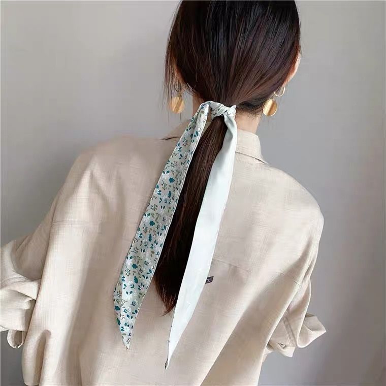 Scarves Match All The Colors Of Korean Temperament