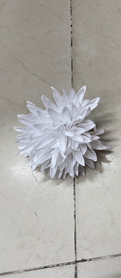 Non-woven fabric chrysanthemum flower heads