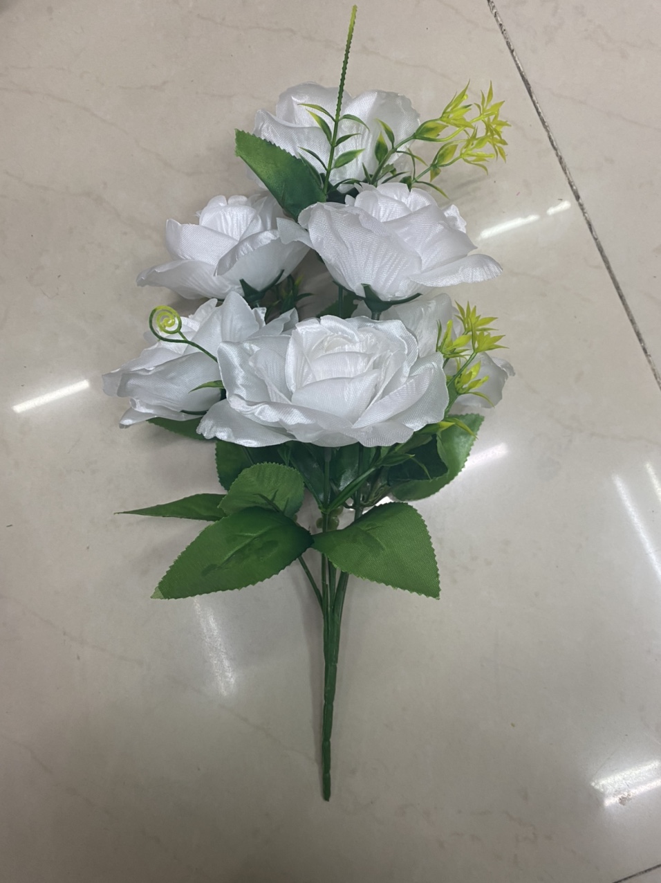 Five shining roses