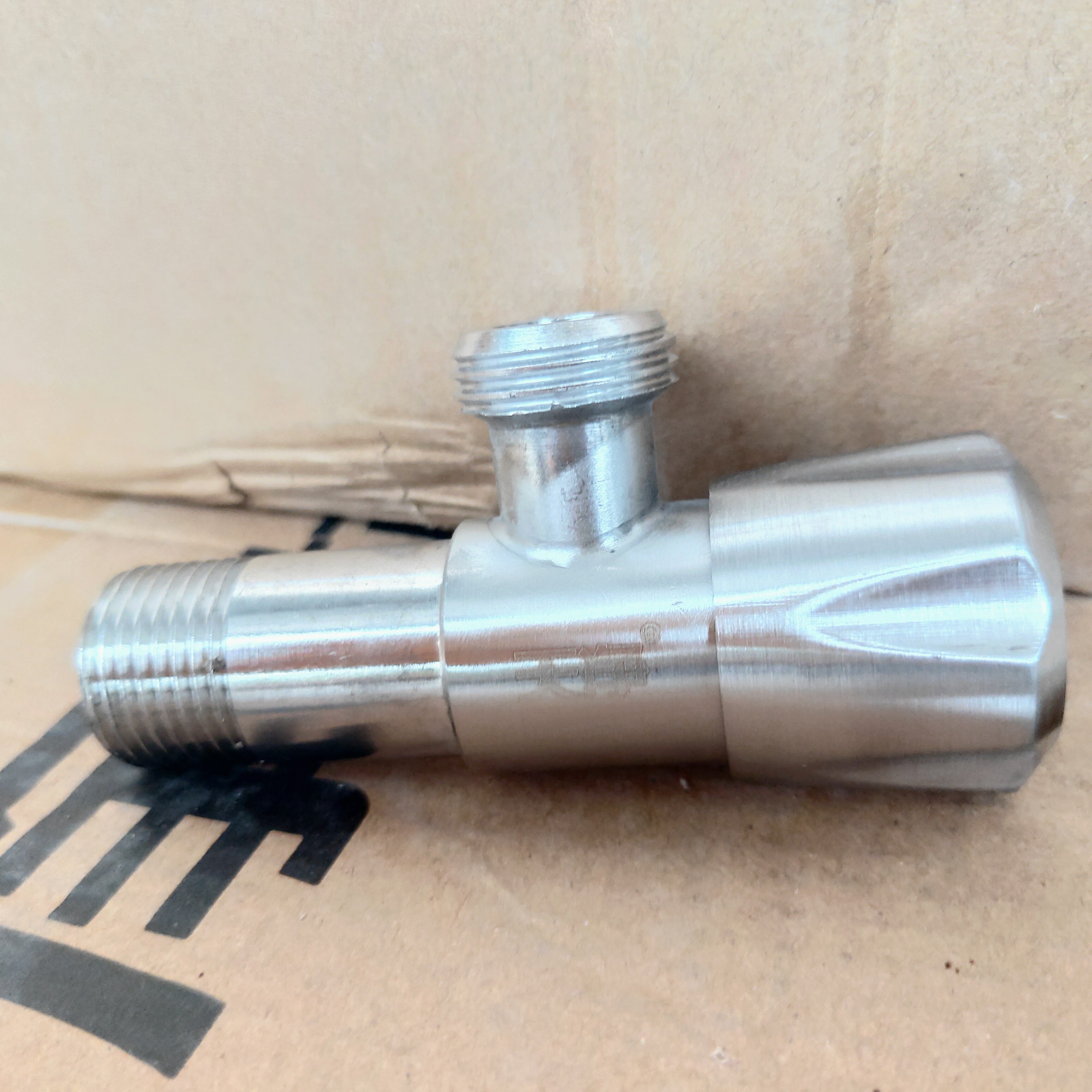 304 Angle valve detail image 2