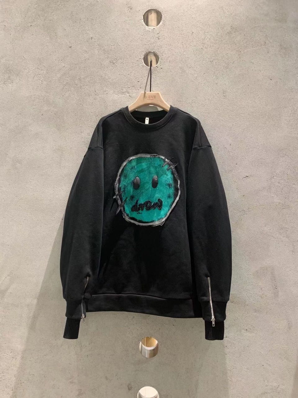 套头卫衣宽松韩版时尚短款休闲黑色笑脸