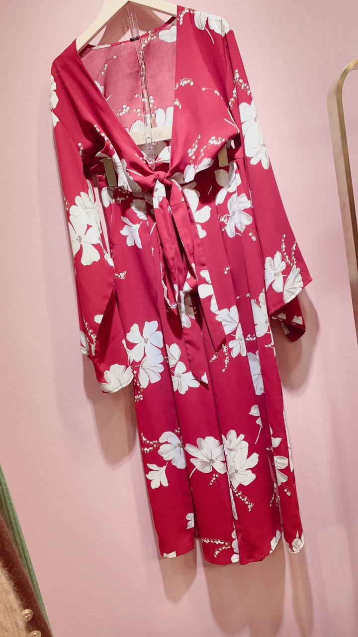 红底白花性感V领连衣裙