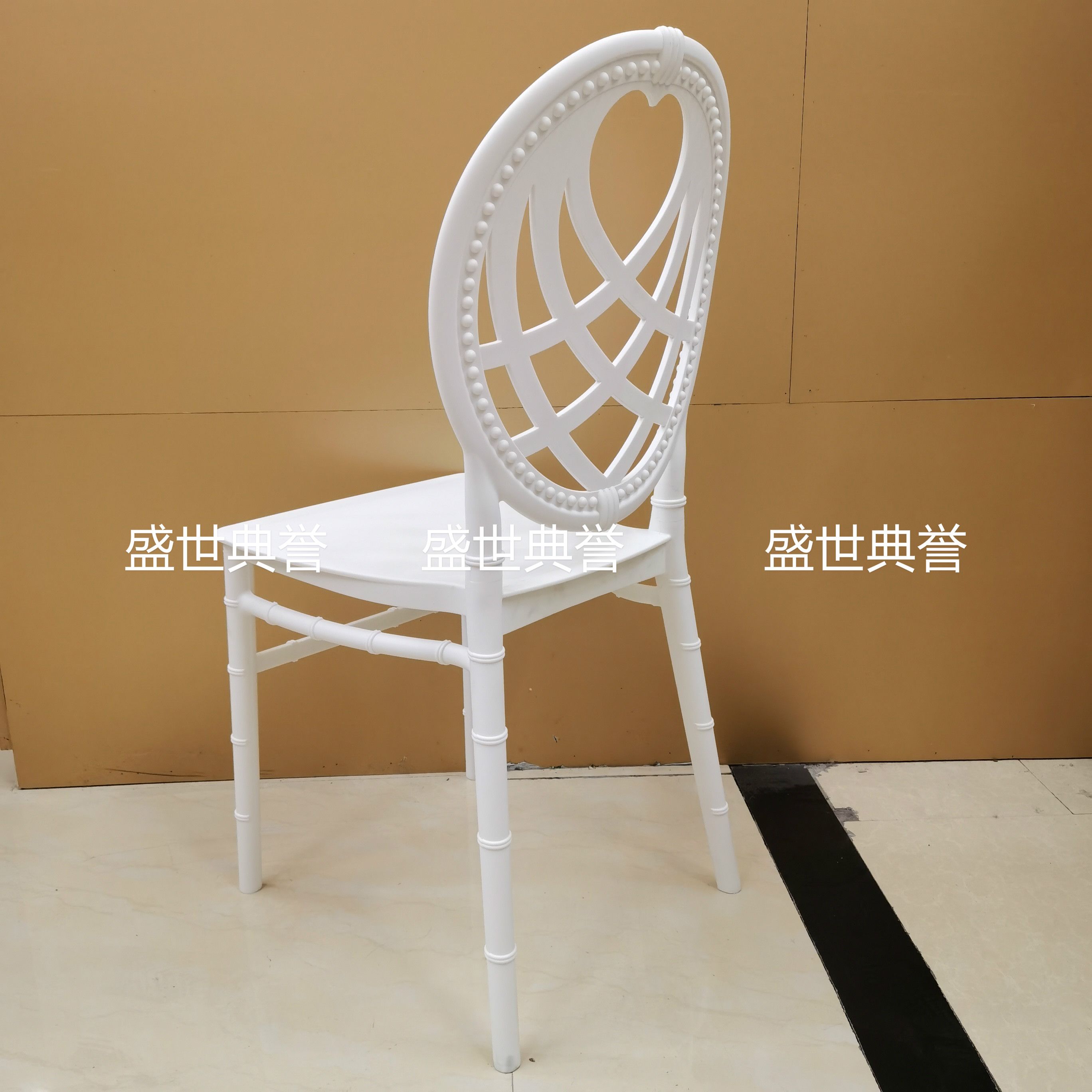 宁波外贸草坪婚礼竹节椅酒店宴会厅一体PP塑料椅子户外派对折叠椅酒席圆背餐椅