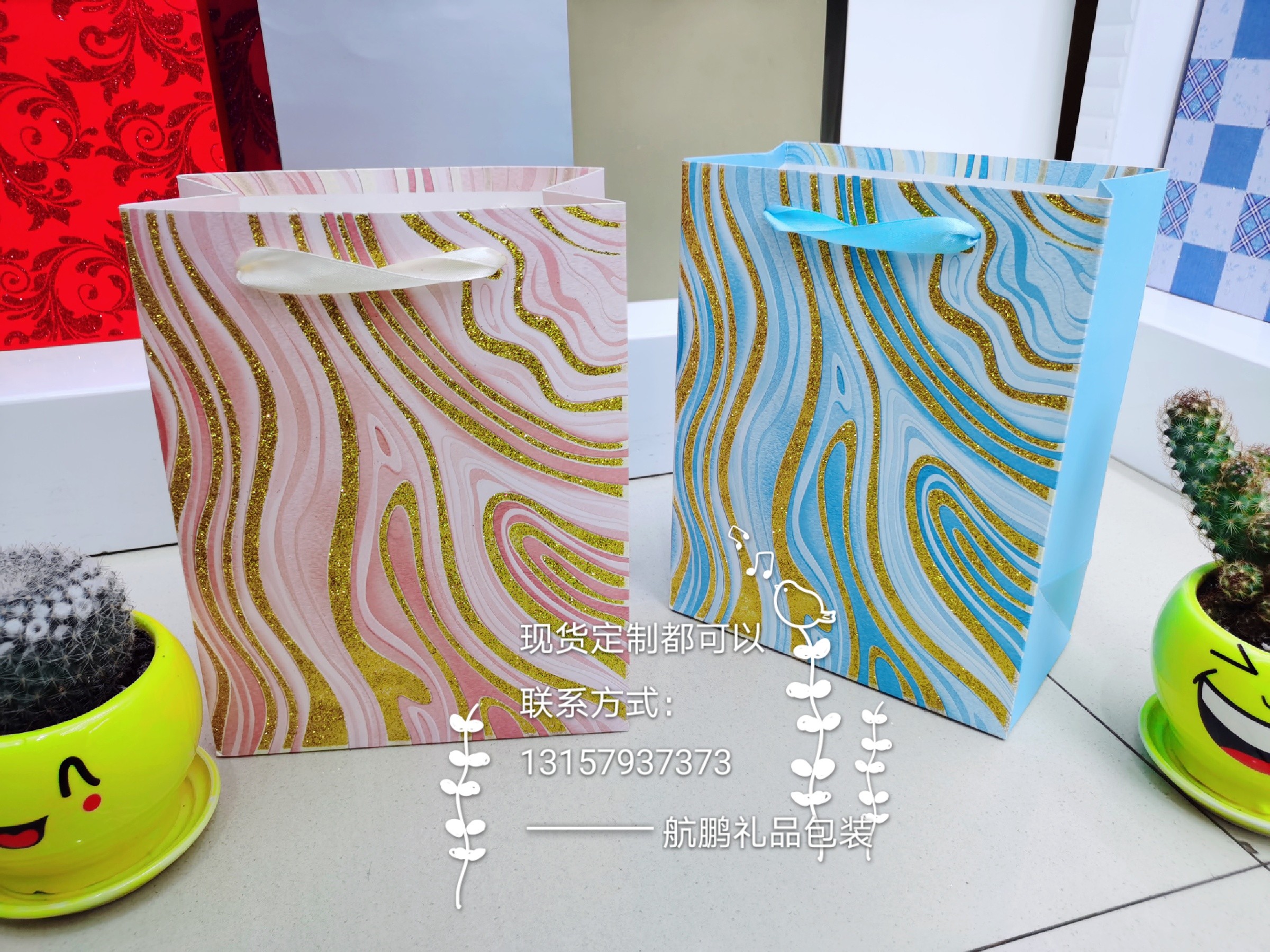 Custom-made hand-held powder-coated paper bags from the manufacturer, gift packaging bags for shopping malls, shopping paper bags with logo printing Application Scenario