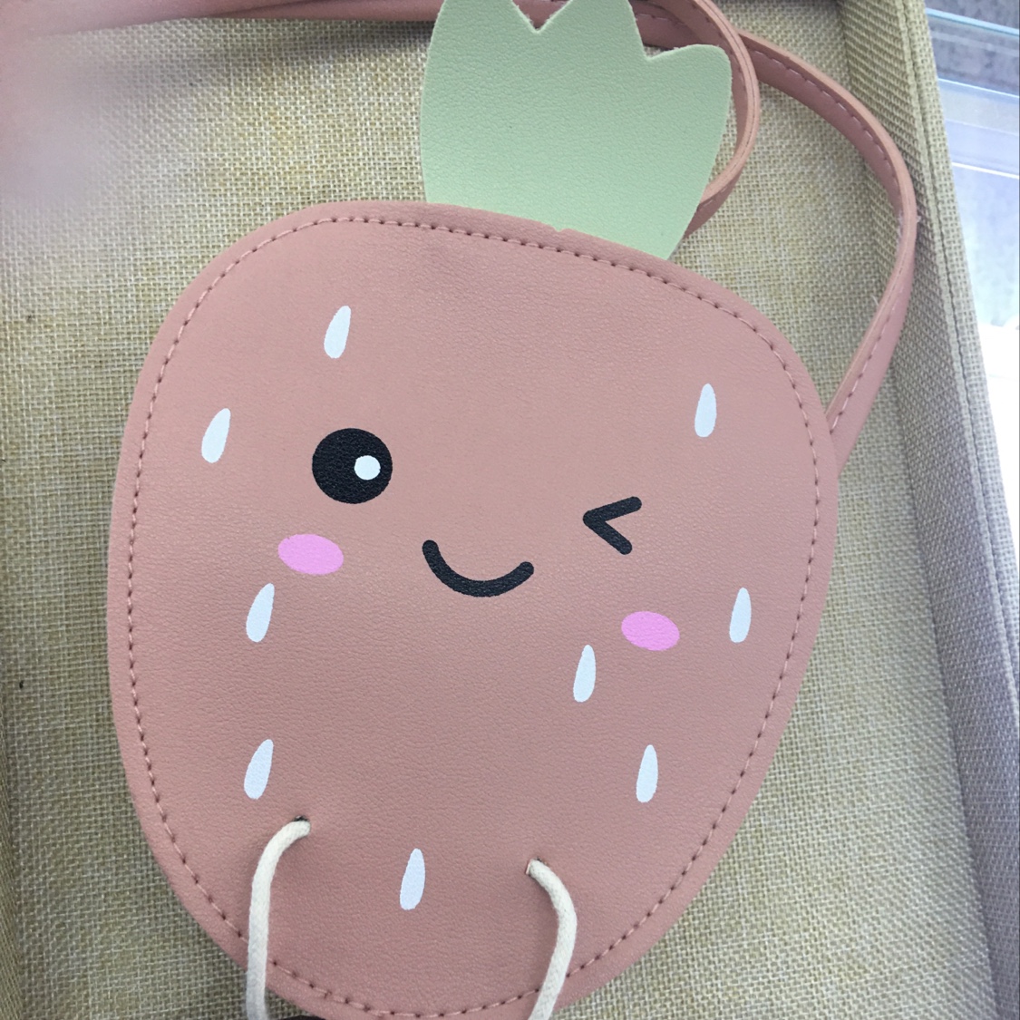 小孩草莓包