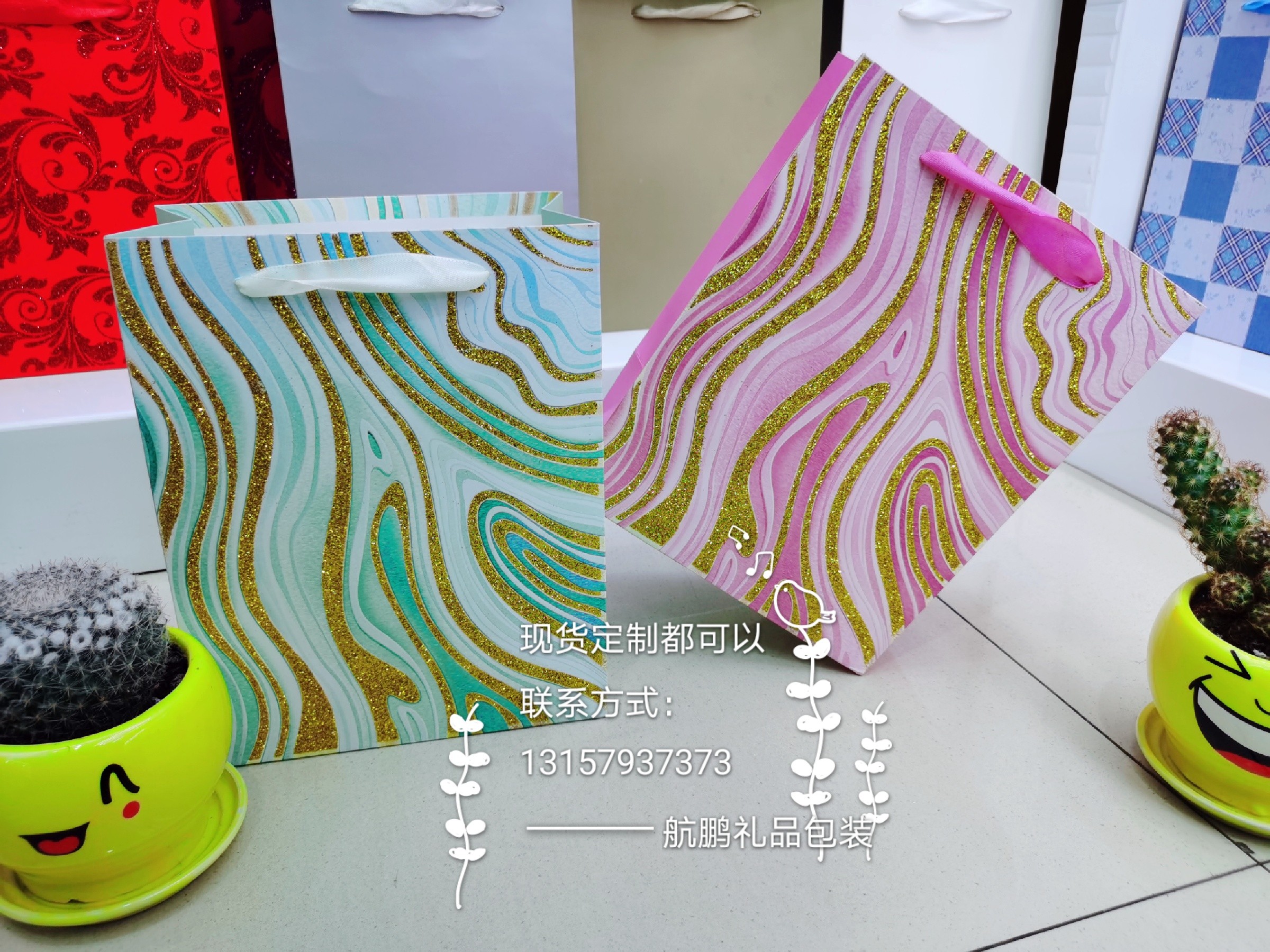 Custom-made hand-held powder-coated paper bags from the manufacturer, gift packaging bags for shopping malls, shopping paper bags with logo printing Item Picture