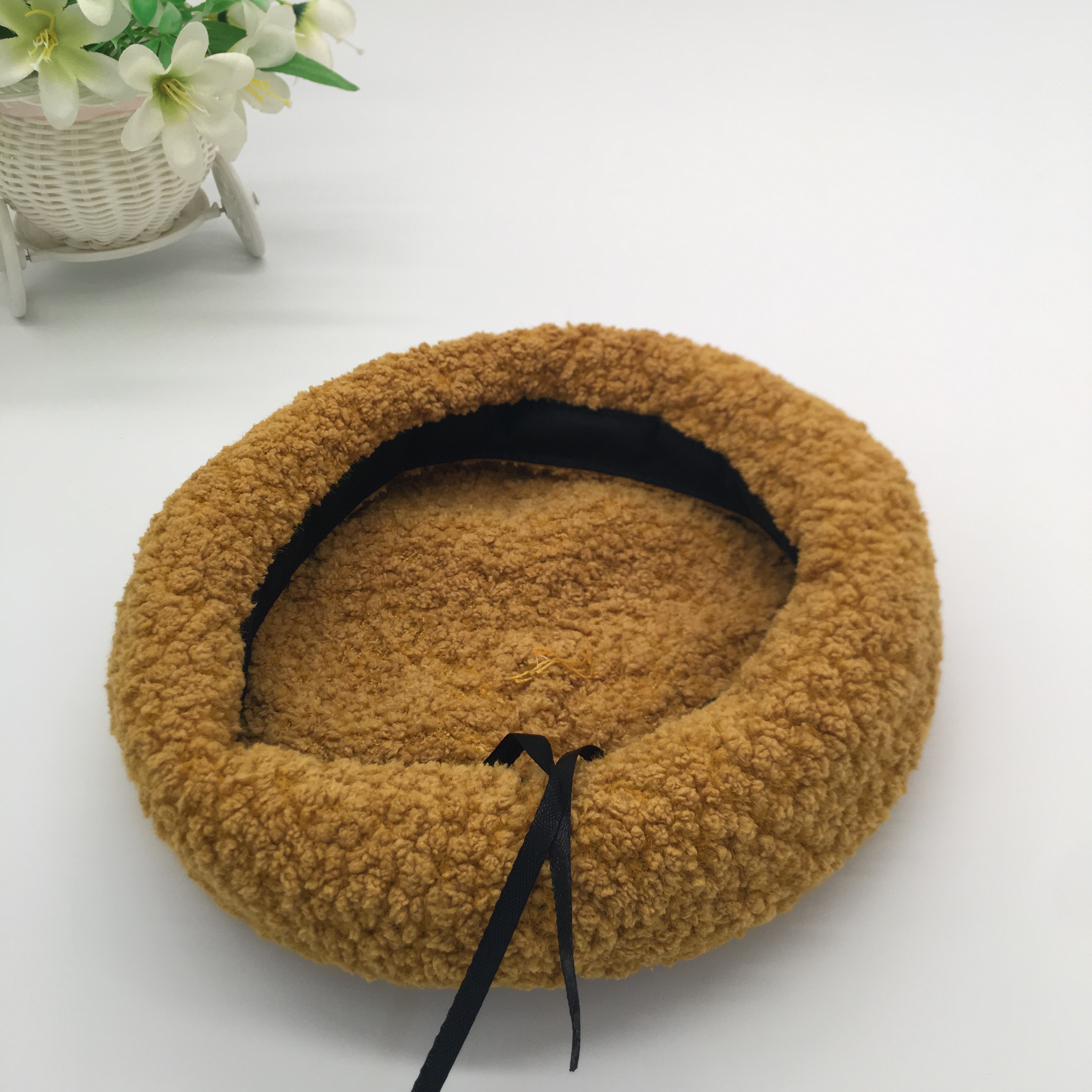 Lambskin beret, Korean style sweet and cute bud hat, retro artistic painter hat, fashionable and versatile autumn and winter hats for girls detail image 7