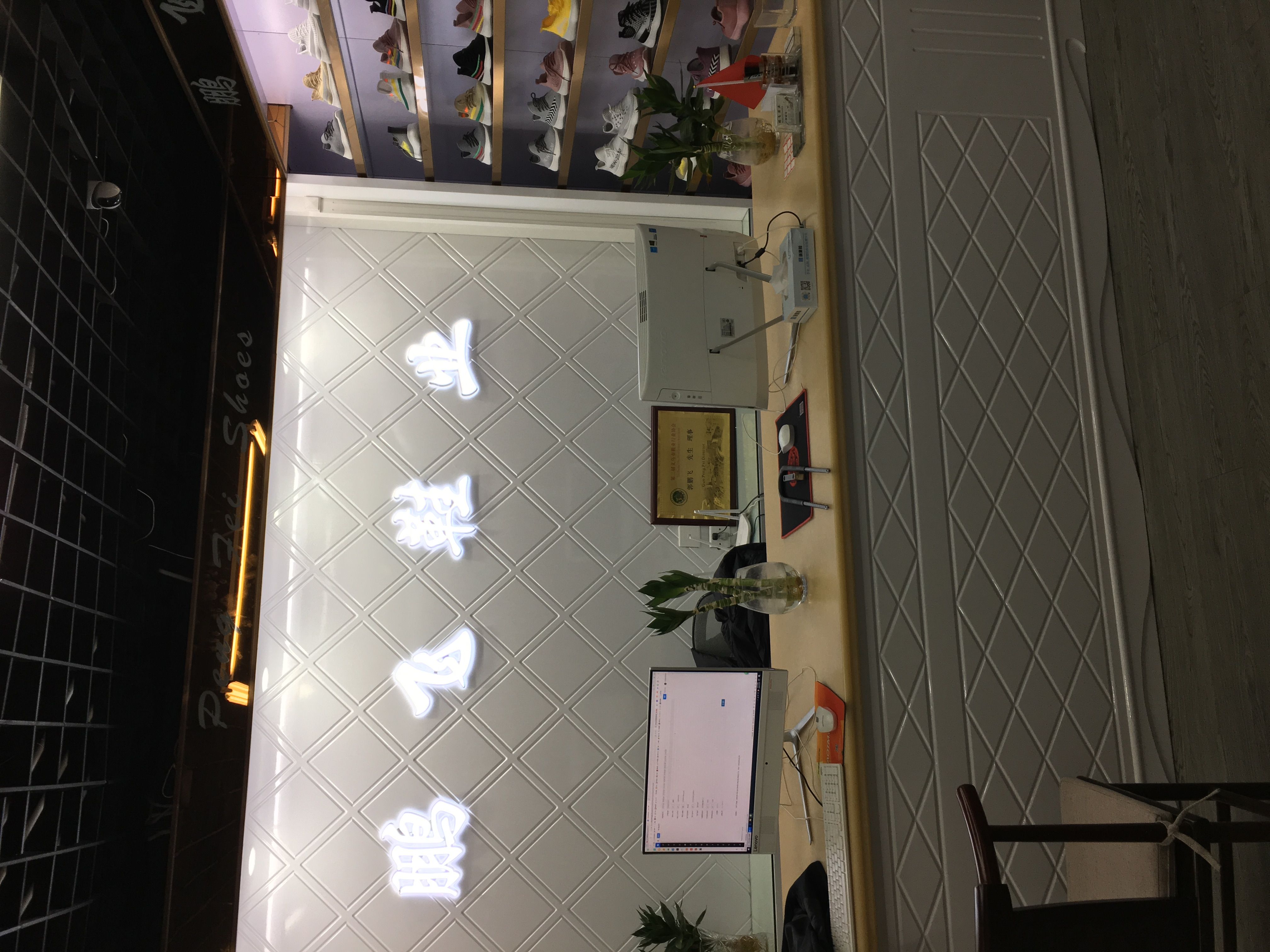 The 3rd floor of Pengfei Shoe Store describe pic - 1