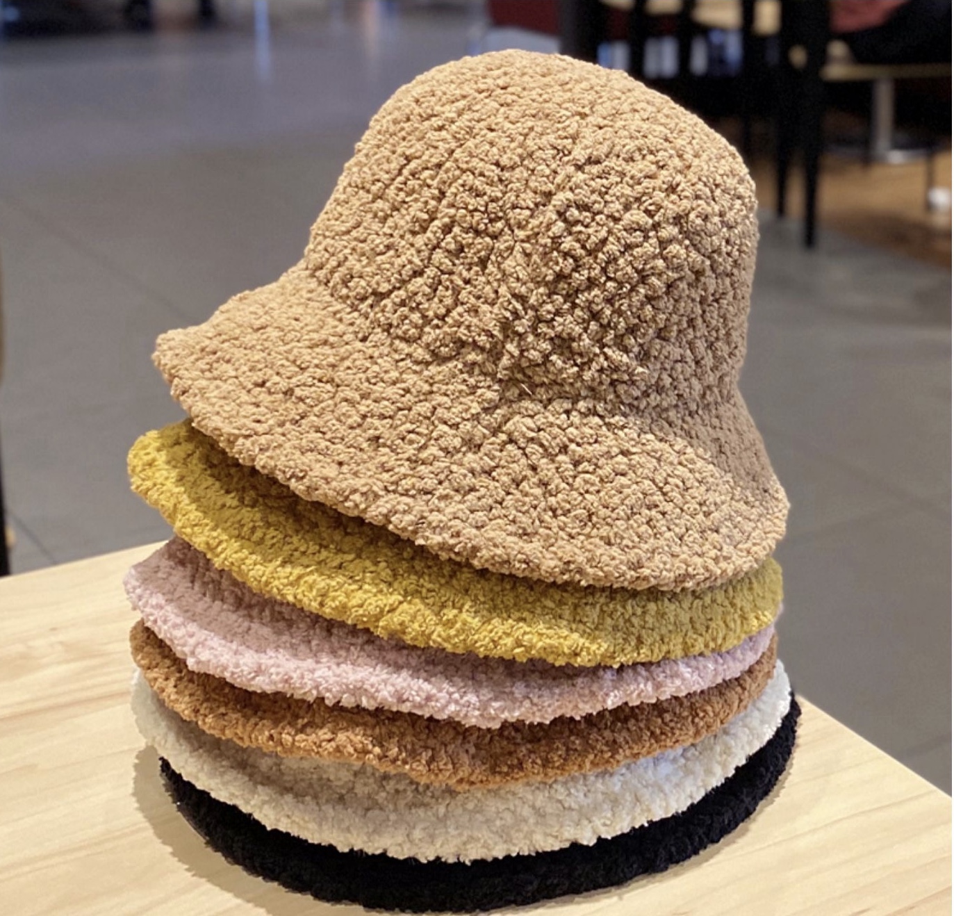 Japanese-style large-brimmed, fluffy fisherman's hat, women's autumn and winter teddy fleece solid color lambskin wool warm and versatile wide-brimmed basin hat detail image 7