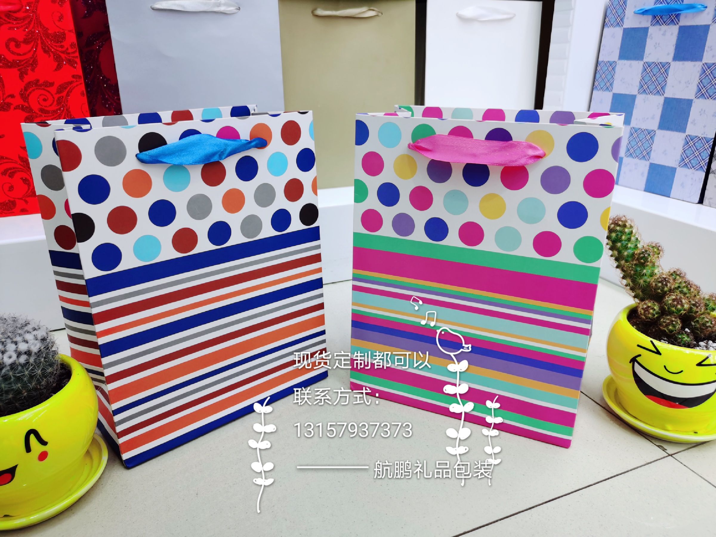 Customized paper bags, gift bags, clothing bags, shopping bags, handbag bags, kraft paper bags, customized logo printing details Picture