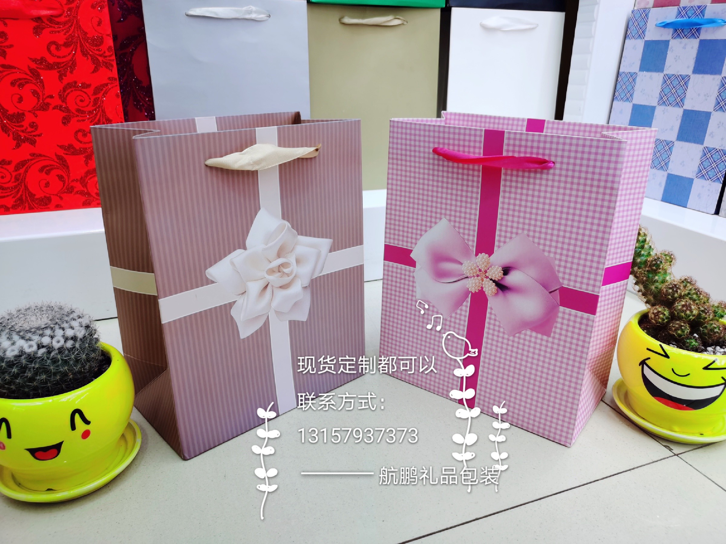 Customized 3002 hand-held paper bags for advertising, clothing, shopping, kraft paper bags, white card gifts, hand-held paper bags, and logo printing full figure