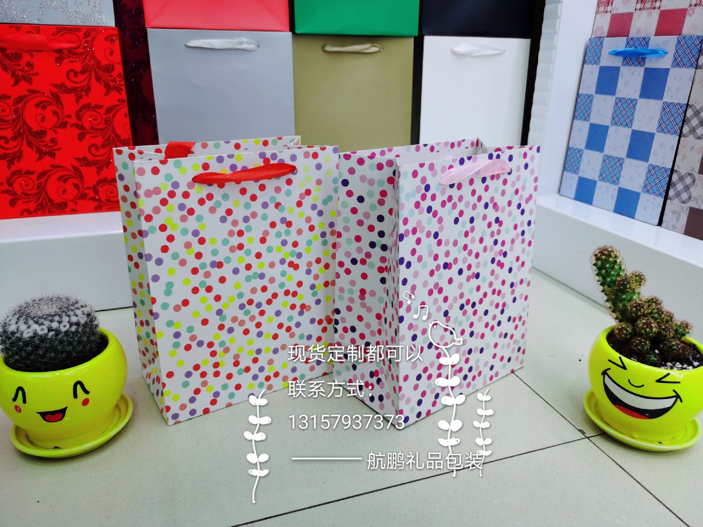 White card handbags, paper handbags, gift bags, present bags, flower handbags, wholesale in stock, custom-made handbags