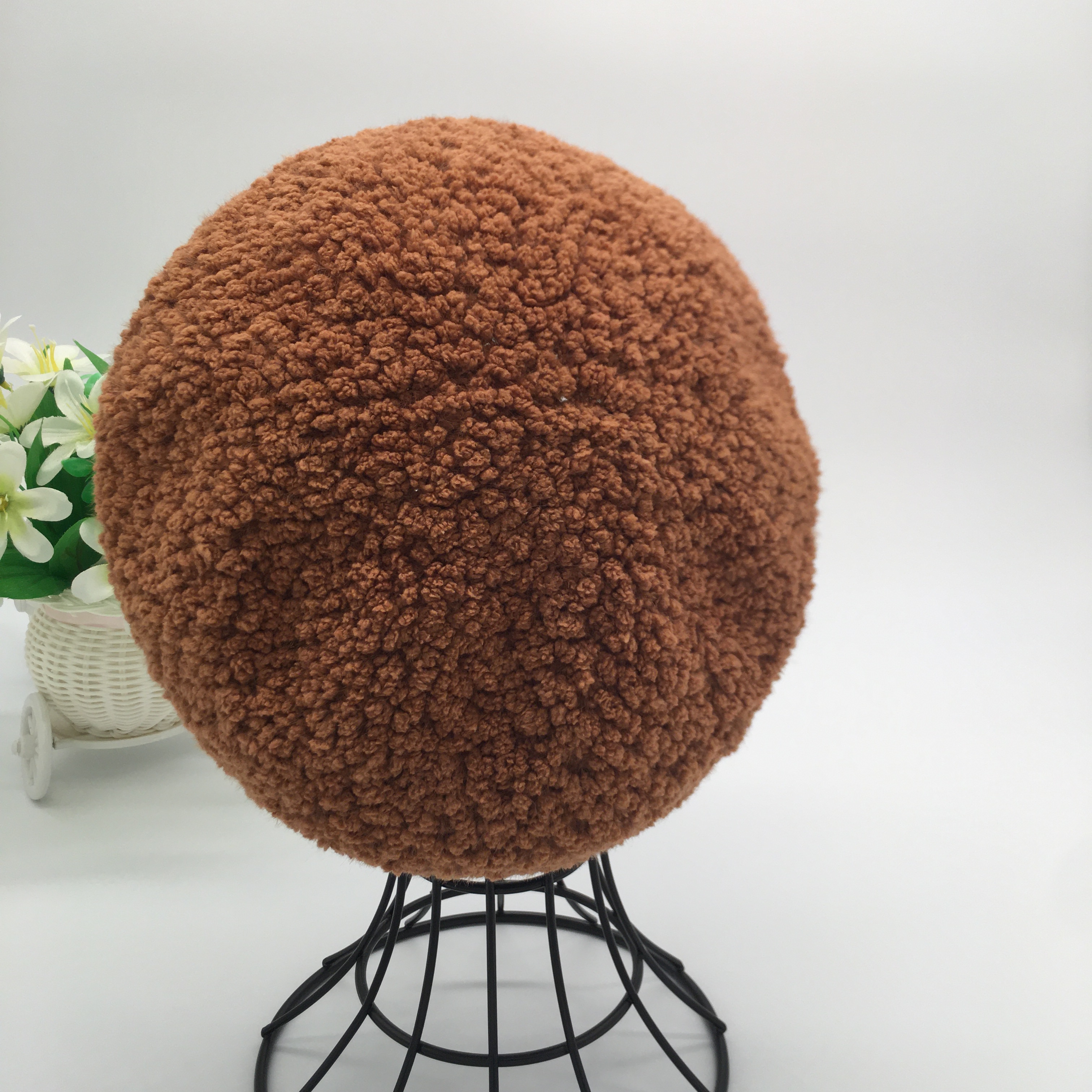 Lambskin beret, Korean style sweet and cute bud hat, retro artistic painter hat, fashionable and versatile autumn and winter hats for girls detail image 1