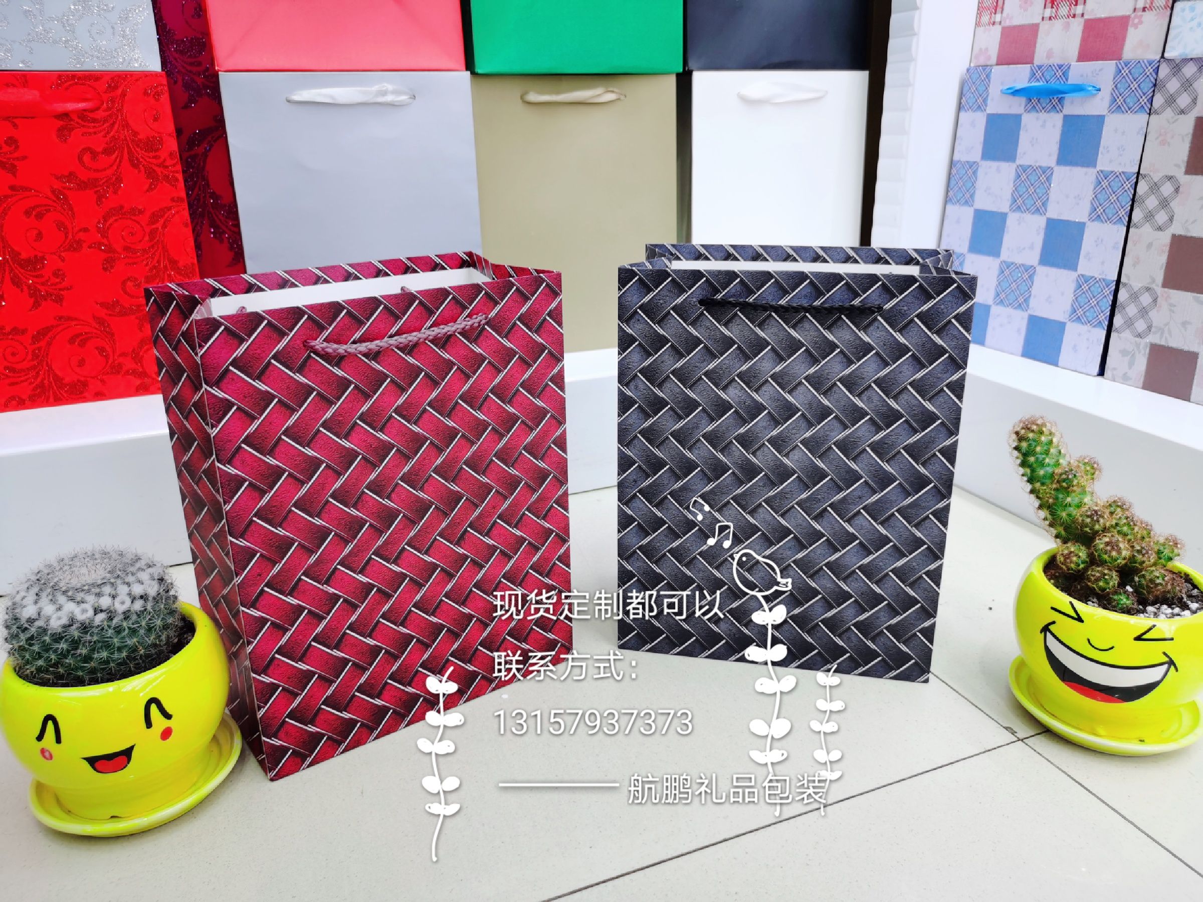 Customized paper bags for clothing, handbags, gift packaging bags, LOGO bags, and color hand-held paper bags with printing