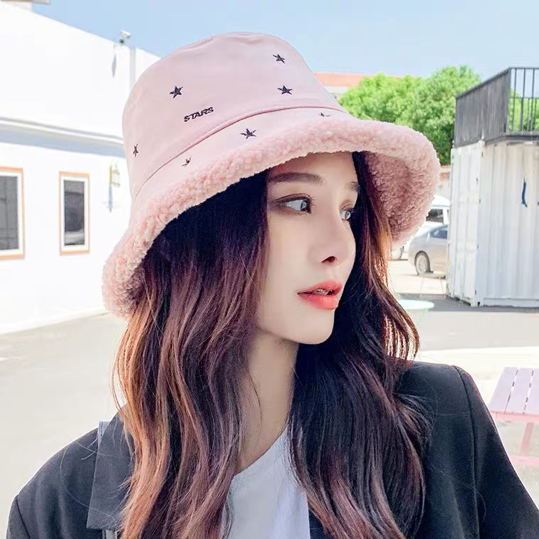 A double-sided fisherman's hat for girls in autumn and winter, a Korean-style trendy Instagram versatile lambskin warm hat, a cute and fashionable basin hat for students, and a plush parent-child hat detail image 3