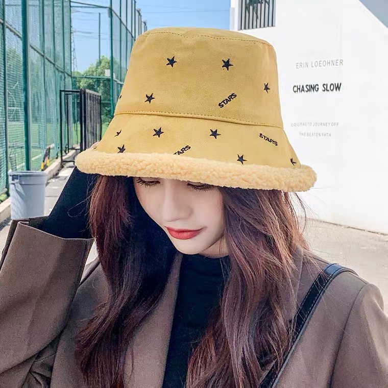 A double-sided fisherman's hat for girls in autumn and winter, a Korean-style trendy Instagram versatile lambskin warm hat, a cute and fashionable basin hat for students, and a plush parent-child hat Item Picture