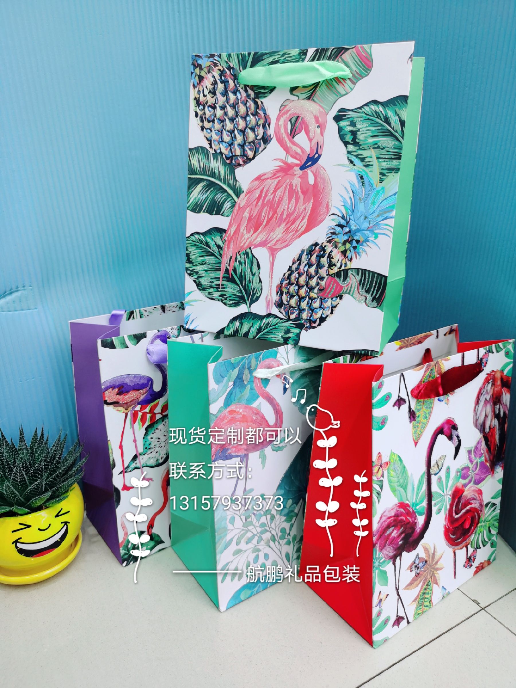 Flamingo high-end clothing packaging bags, hand-held paper bags, custom logo, shopping mall, colorful hand-held gift gold inget bags Specification image