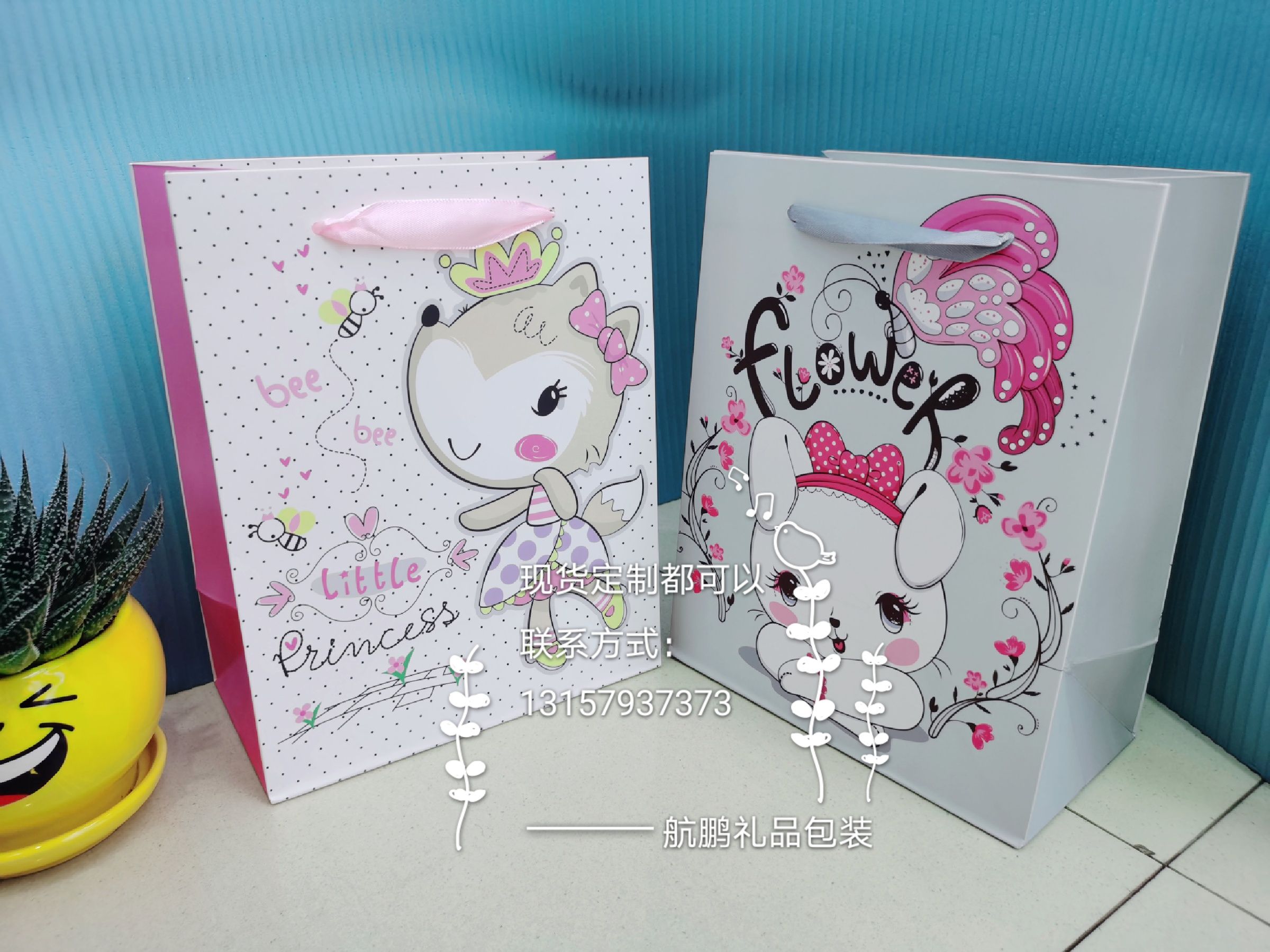 Customized paper bags from manufacturers, cartoon advertising handbags, custom-made shopping gift bags with logo printing, white card paper packaging bags details Picture