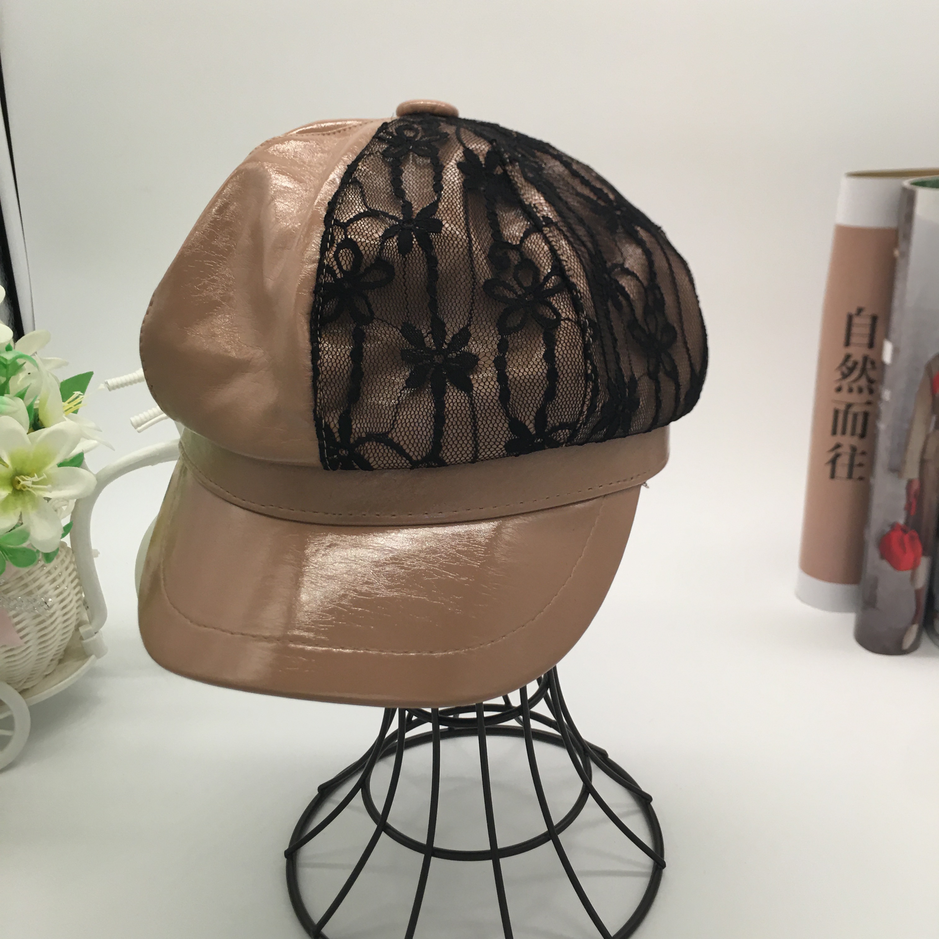 The octagonal hat female autumn and winter Korean style Instagram versatile pu leather lace patchwork British retro trendy beret Application Scenario