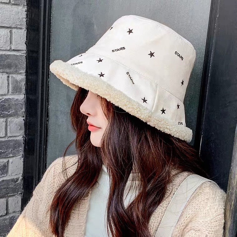 A double-sided fisherman's hat for girls in autumn and winter, a Korean-style trendy Instagram versatile lambskin warm hat, a cute and fashionable basin hat for students, and a plush parent-child hat details Picture