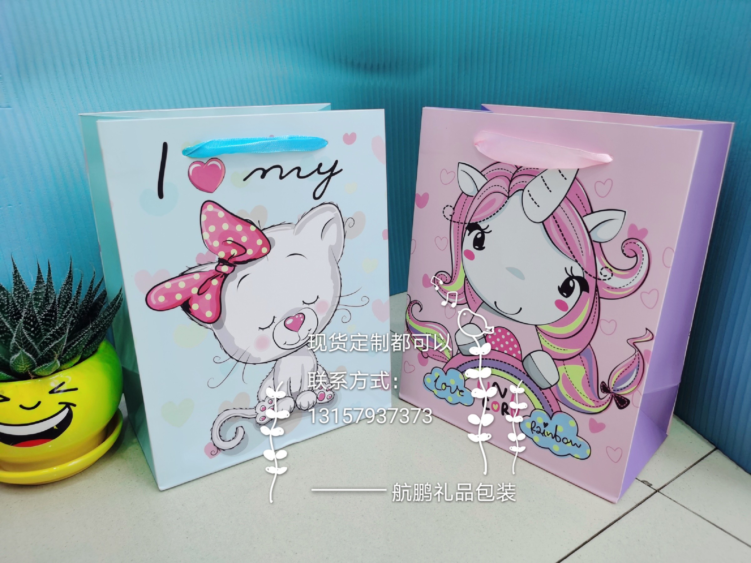 Customized paper bags from manufacturers, cartoon advertising handbags, custom-made shopping gift bags with logo printing, white card paper packaging bags details Picture