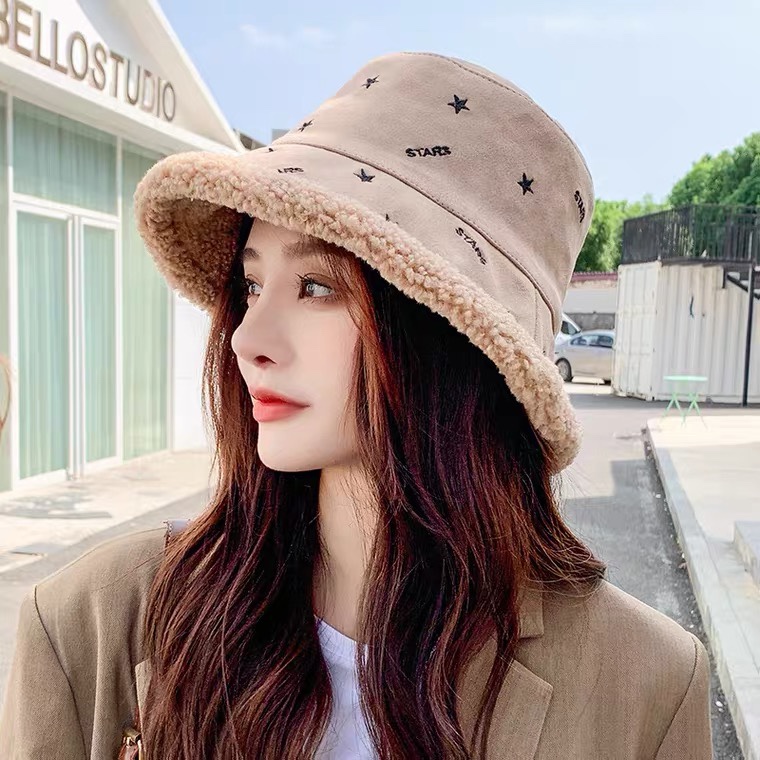 A double-sided fisherman's hat for girls in autumn and winter, a Korean-style trendy Instagram versatile lambskin warm hat, a cute and fashionable basin hat for students, and a plush parent-child hat undefined