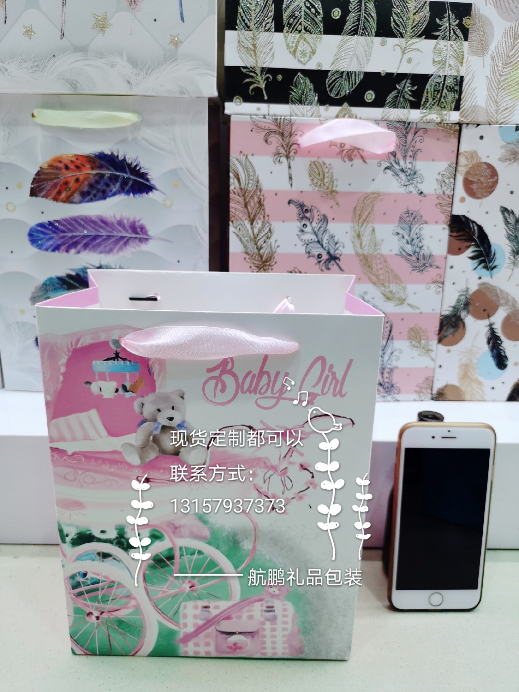 Manufacturer's in-stock cartoon paper gift bags, Children's Day white card tote bags, birthday return gift packaging paper bags undefined