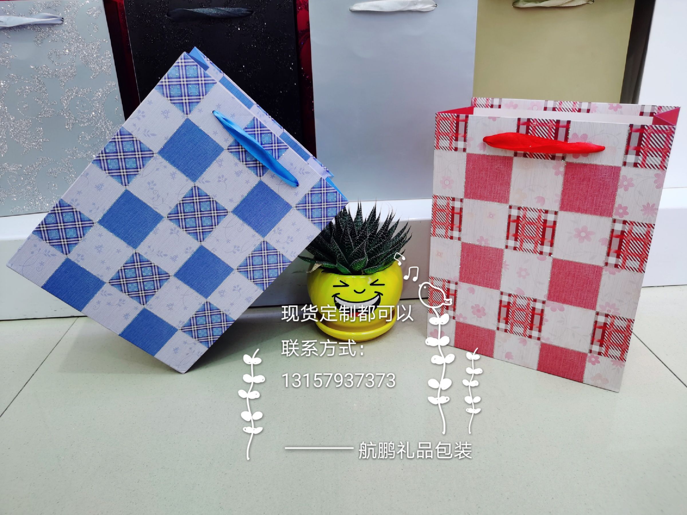 Customized paper bags, gift bags, clothing bags, handbags, packaging bags, eco-friendly kraft paper bags, in stock with Logo printing details Picture