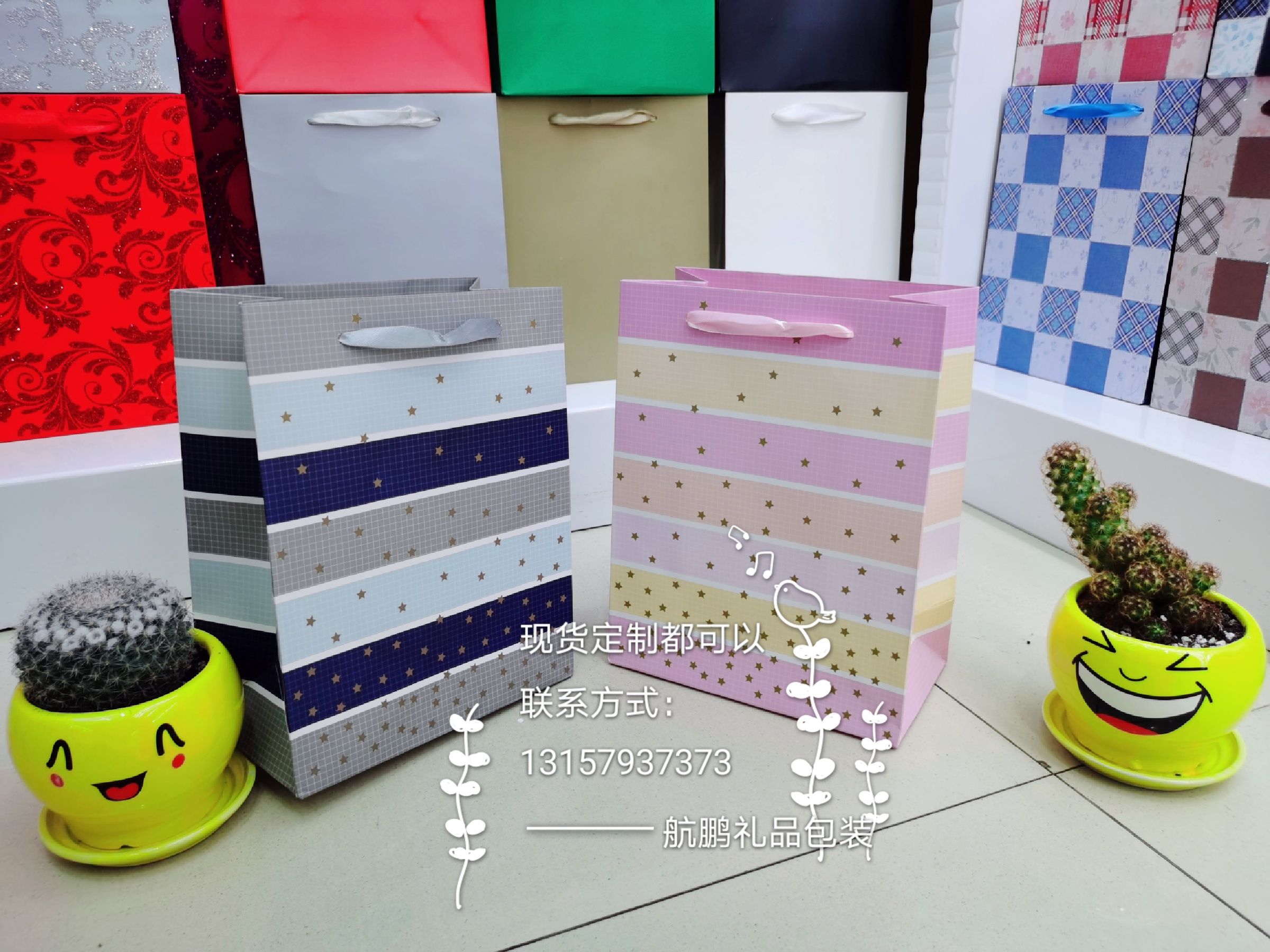 Customized high-end clothing packaging bags, hand-held paper bags, logos, shopping malls, colorful hand-held gift gold ingot bags full figure