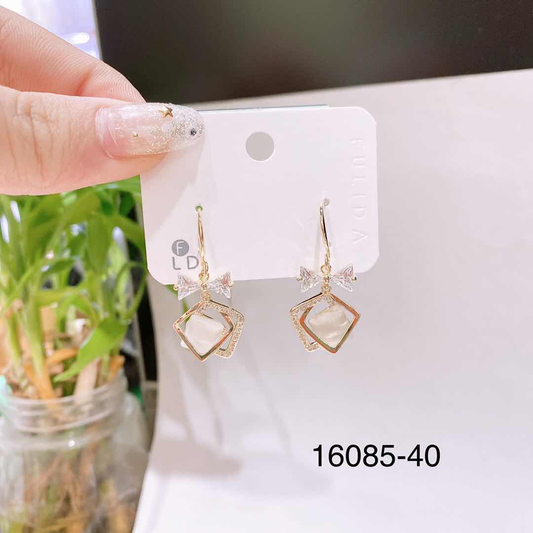 Korean style square cat eye earrings thumbnail