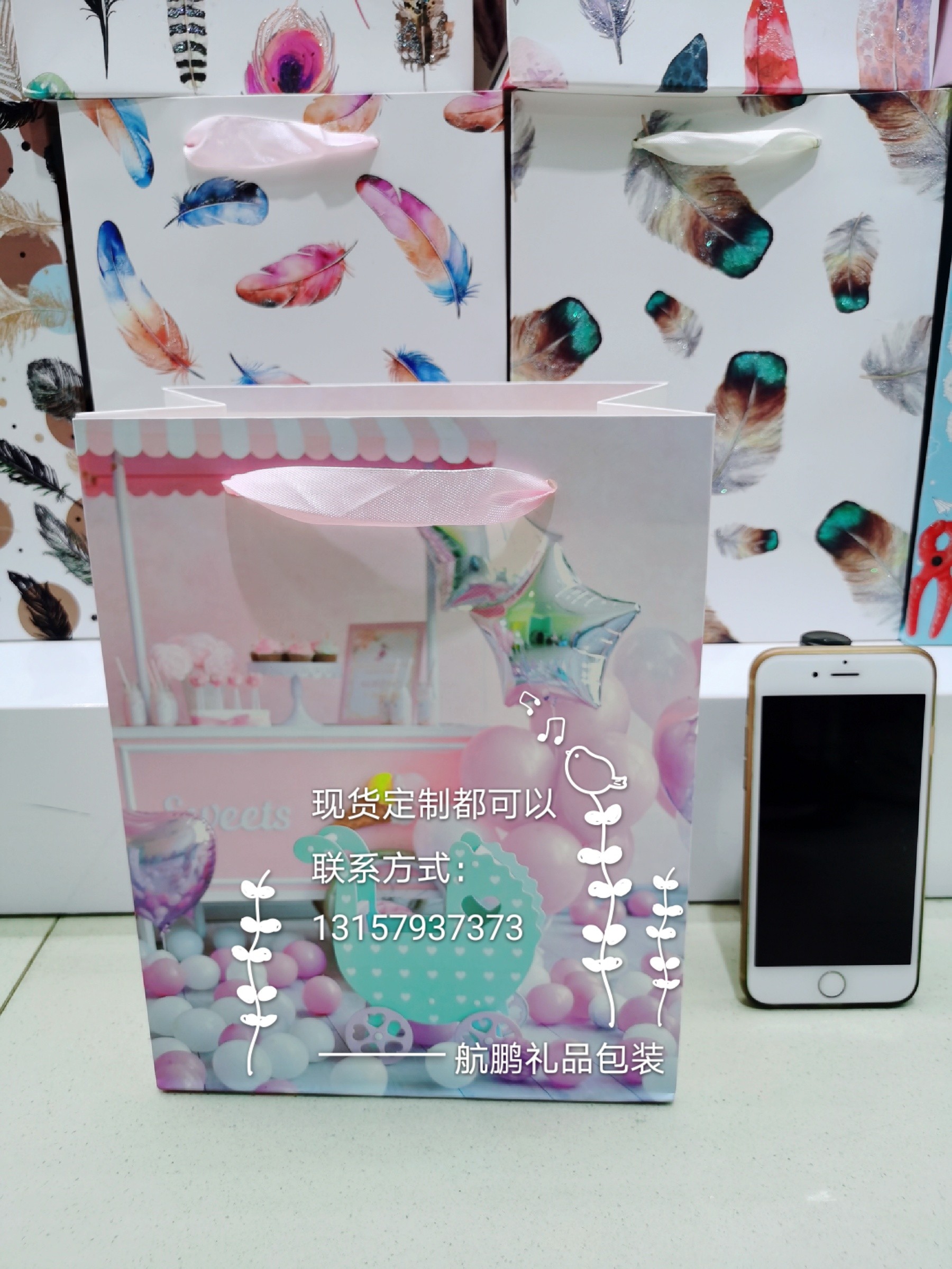 Cute Children's Day gift bags, high-end flip-top hand-held paper bags, personalized and creative birthday gift packaging bags, wedding candy bags undefined