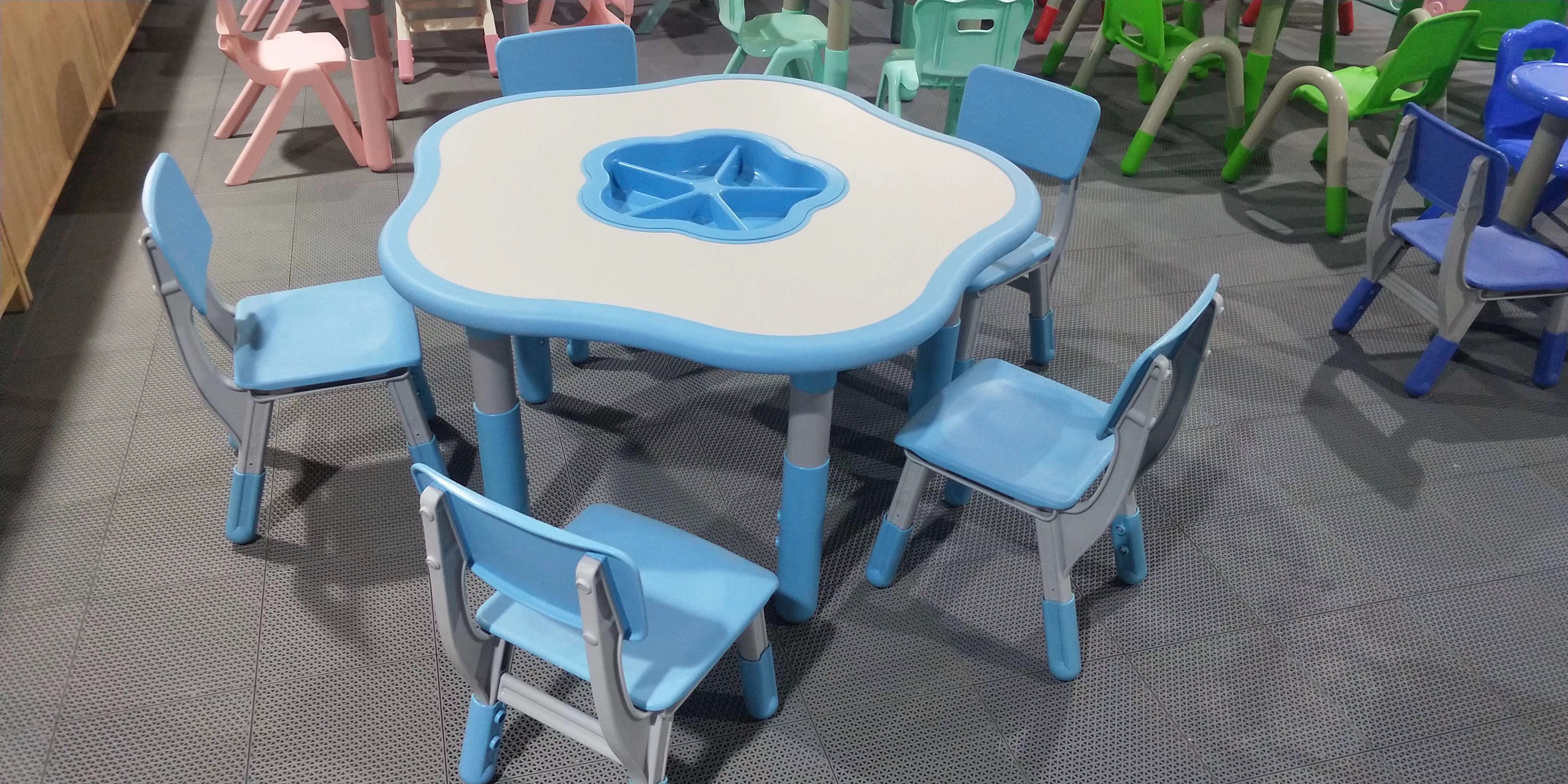 幼儿园学生桌产品图