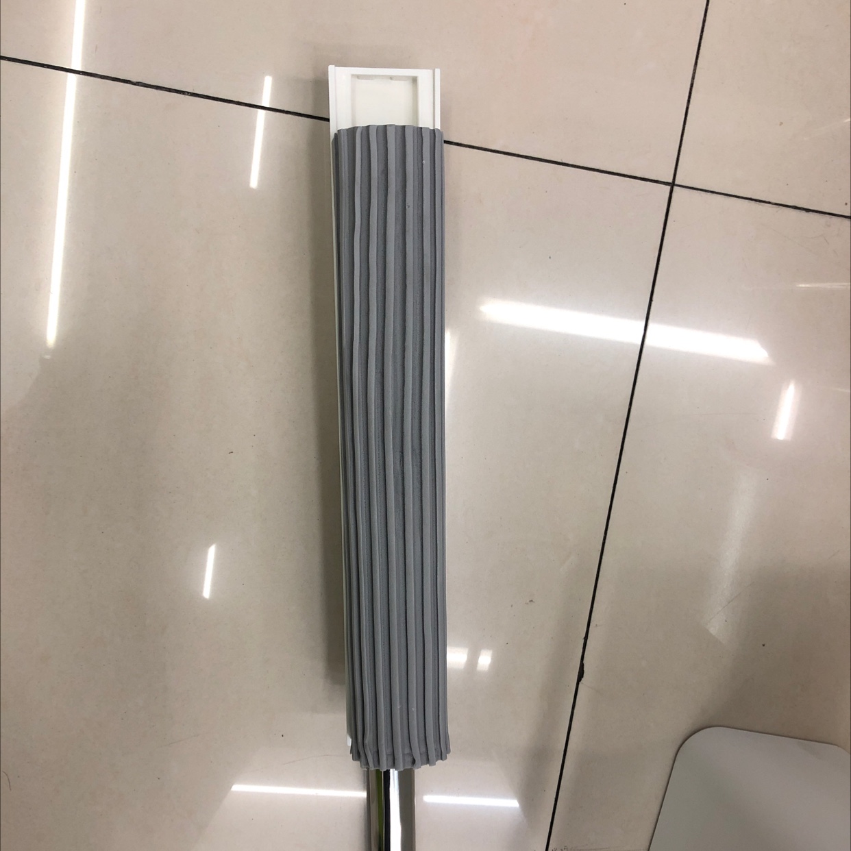 Collodion Scraping Bucket details Picture