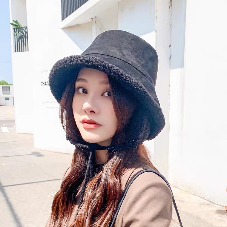 New autumn and winter Japanese niche double-sided fisherman's hat, thickened suede and lambskin for women, warm, ear-protecting and neck-protecting cute basin hat detail image 5