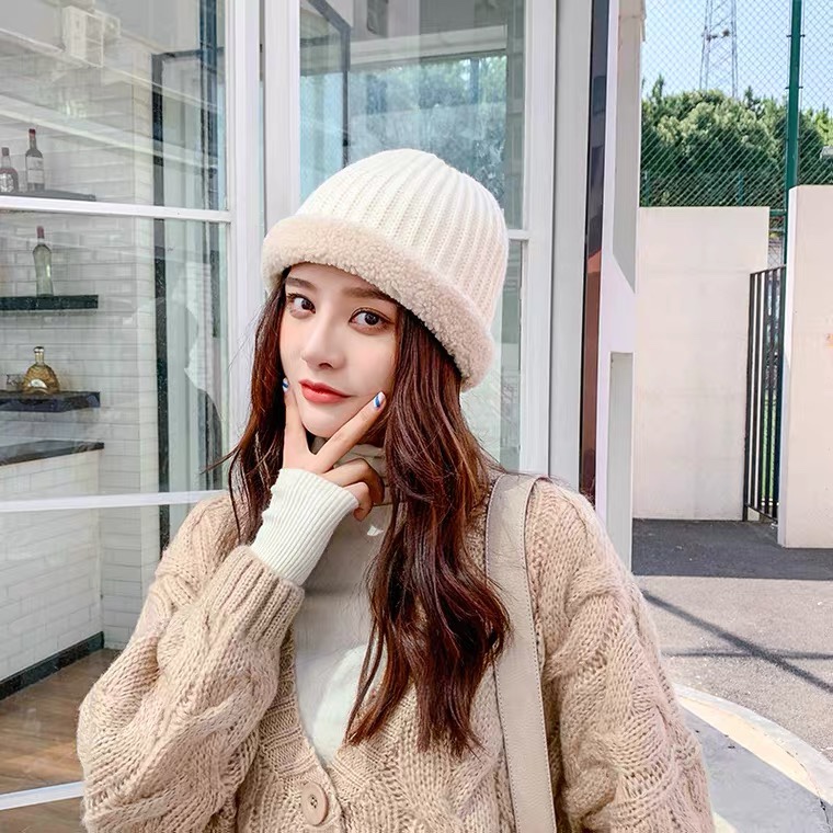 A Japanese-style retro knitted sweater paired with a lambskin melon rind hat for women, a stylish landlord hat for autumn and winter, and a Korean-style trendy hip-hop man for street sailors detail image 2