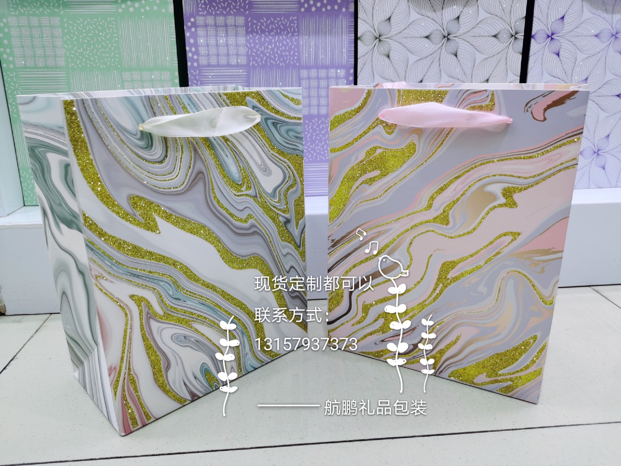 Customized white and black kraft paper takeout bags, gift packaging, clothing paper bags, tea hand-held bags with logo printing Application Scenario
