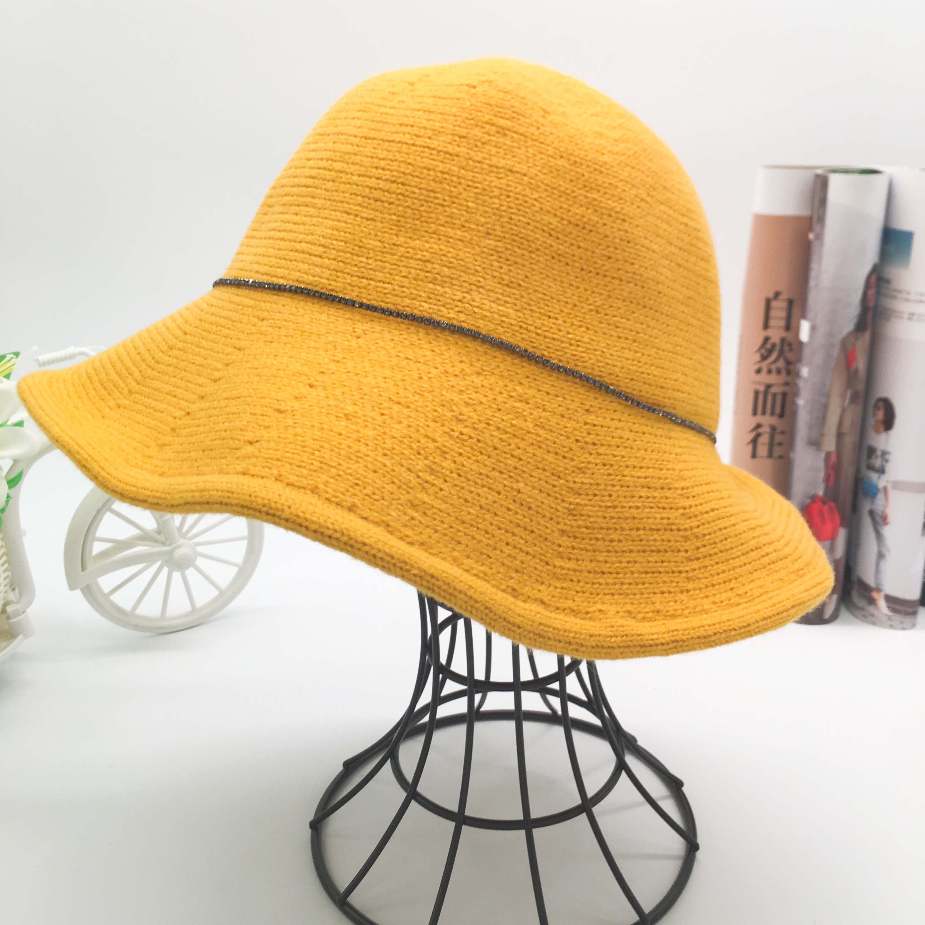 Woolen hats, children's autumn and winter Korean style fisherman hats, women's top hats, women's hats, versatile Japanese knitted hats, women's diamond chain decorations detail image 4