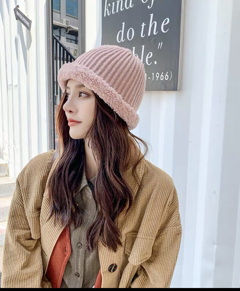A Japanese-style retro knitted sweater paired with a lambskin melon rind hat for women, a stylish landlord hat for autumn and winter, and a Korean-style trendy hip-hop man for street sailors detail image 4