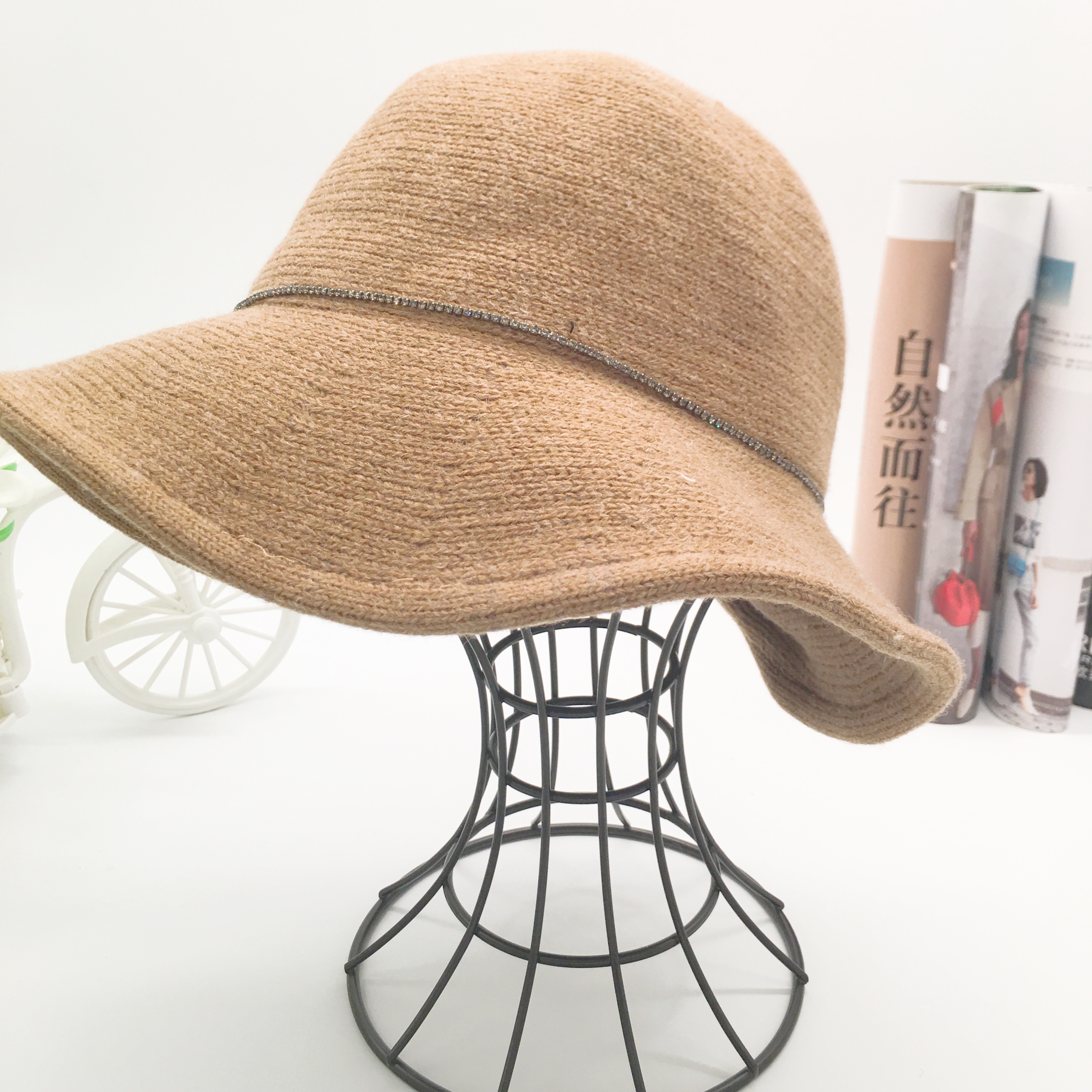 Woolen hats, children's autumn and winter Korean style fisherman hats, women's top hats, women's hats, versatile Japanese knitted hats, women's diamond chain decorations detail image 3