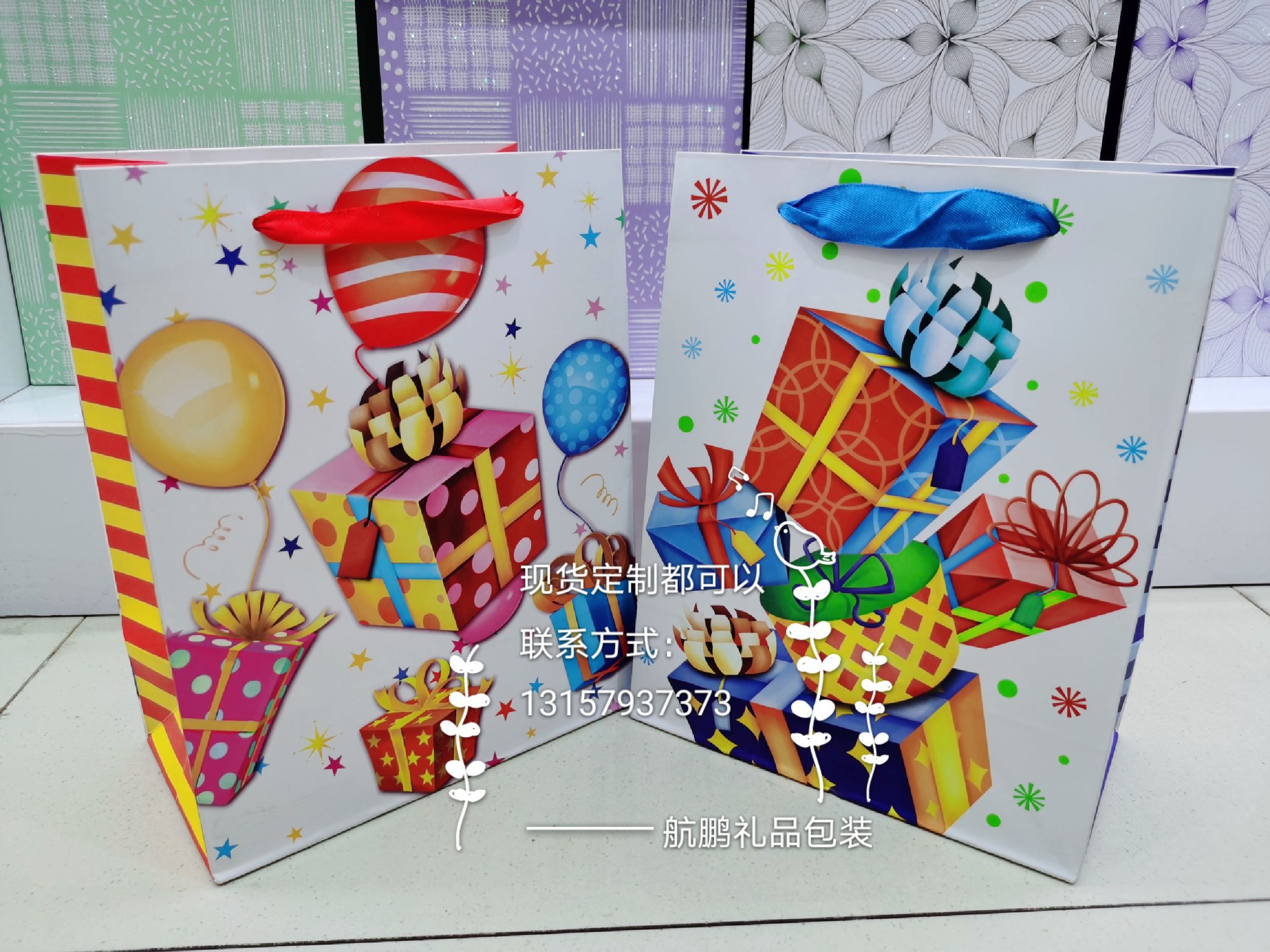 Yiwu packaging: Simple, fashionable and elegant birthday gift bags, handbags, white card clothing bags details Picture