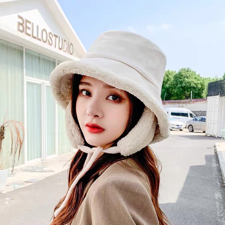New autumn and winter Japanese niche double-sided fisherman's hat, thickened suede and lambskin for women, warm, ear-protecting and neck-protecting cute basin hat detail image 2