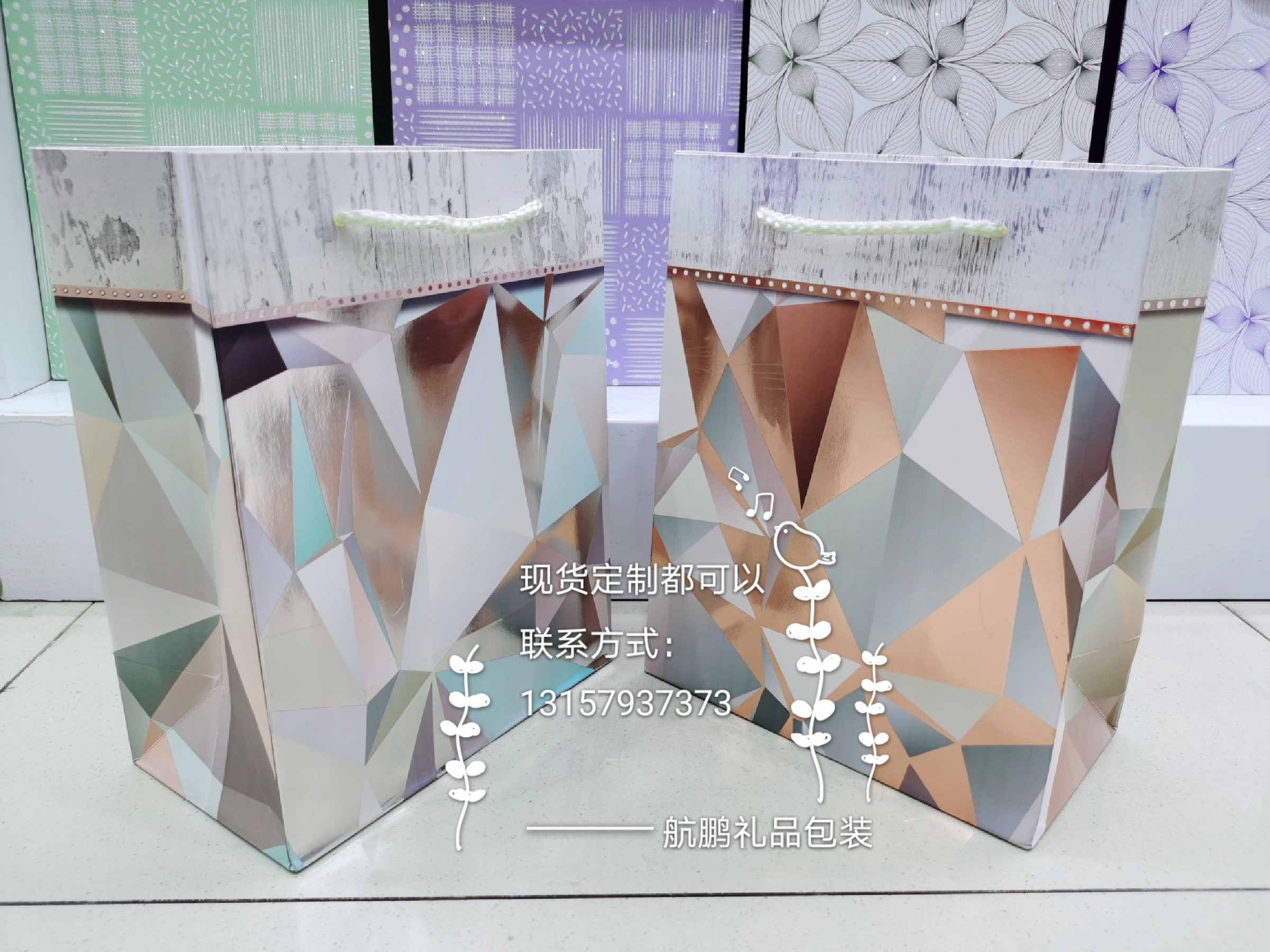Customized hand-held paper bags with logo printing, gift bags, advertisements, white card paper bags, clothing bags, and customized paper hand-held bags with logos Application Scenario
