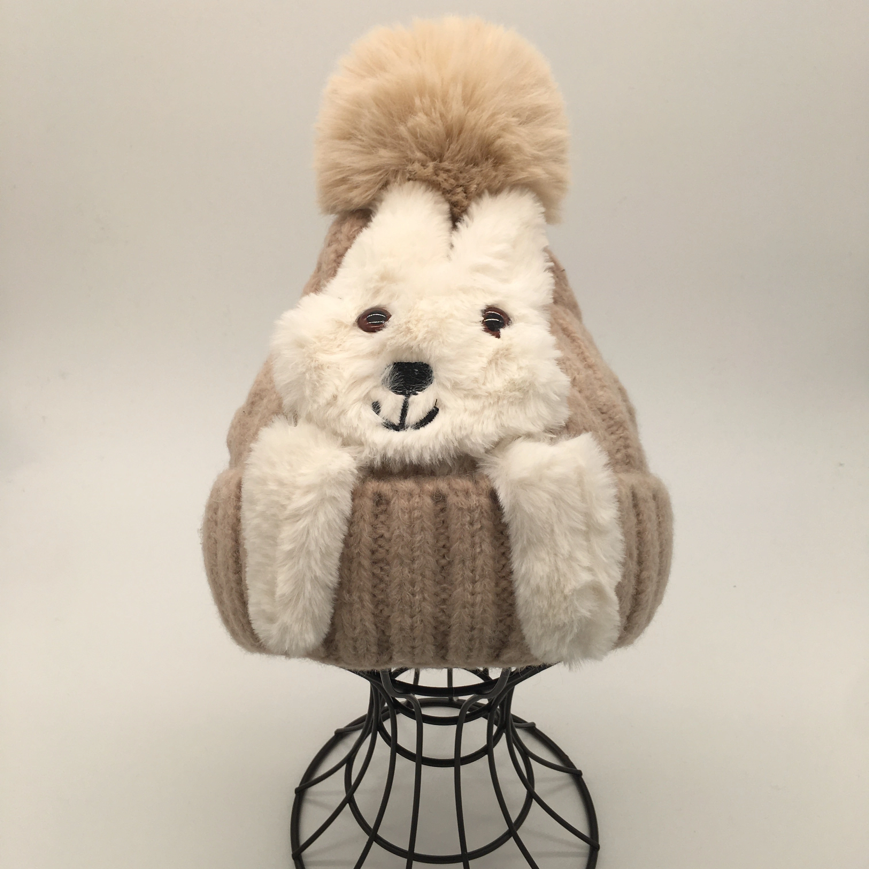 2020 Cute and adorable rabbit watermelon hat, sweet and girlish knitted hat, women's knitted woolen hat detail image 2