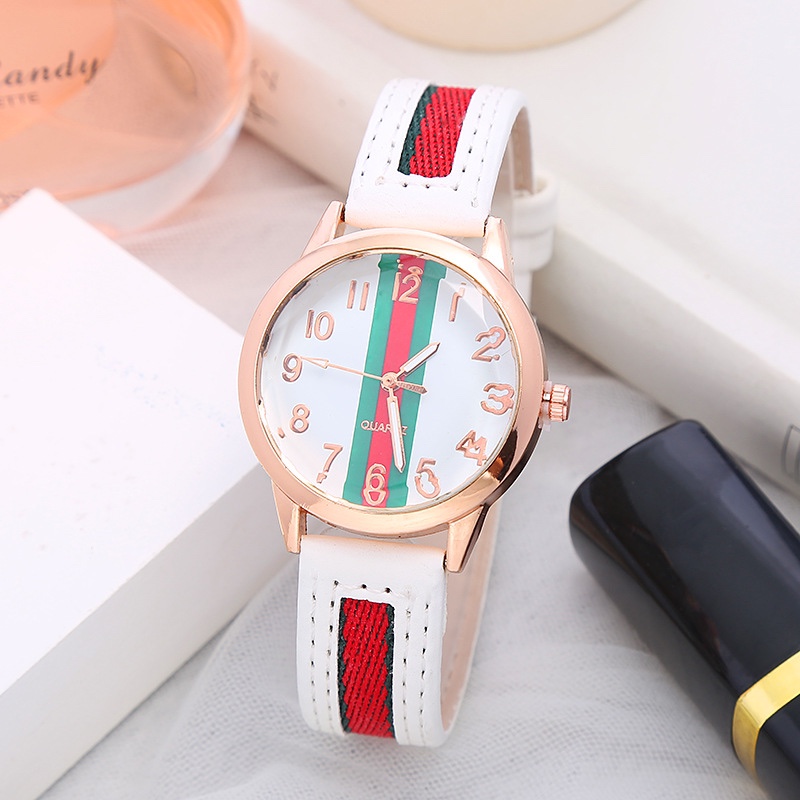 The exquisite leather strap fashion watch is versatile for ladies Application Scenario