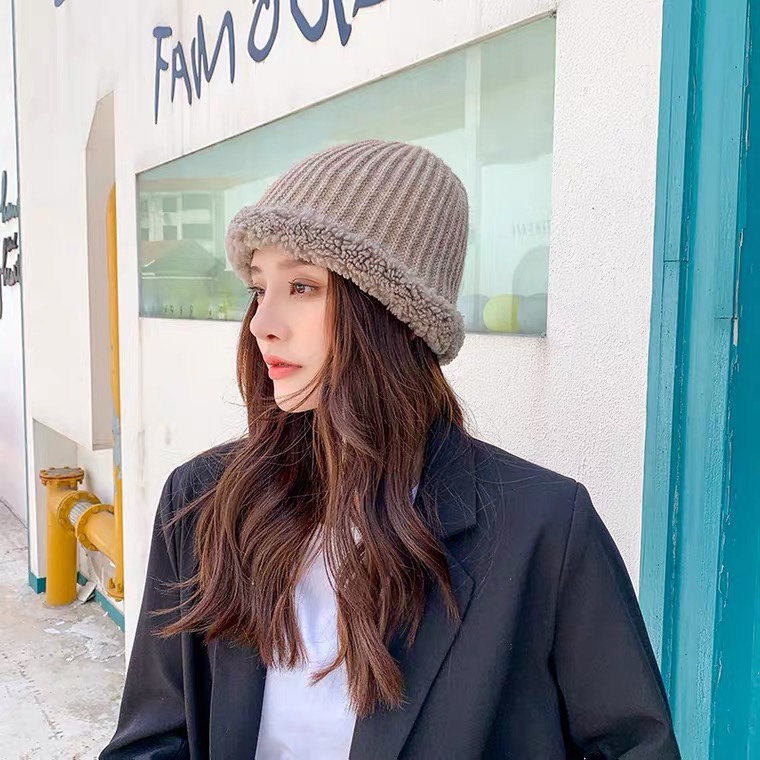 A Japanese-style retro knitted sweater paired with a lambskin melon rind hat for women, a stylish landlord hat for autumn and winter, and a Korean-style trendy hip-hop man for street sailors detail image 3