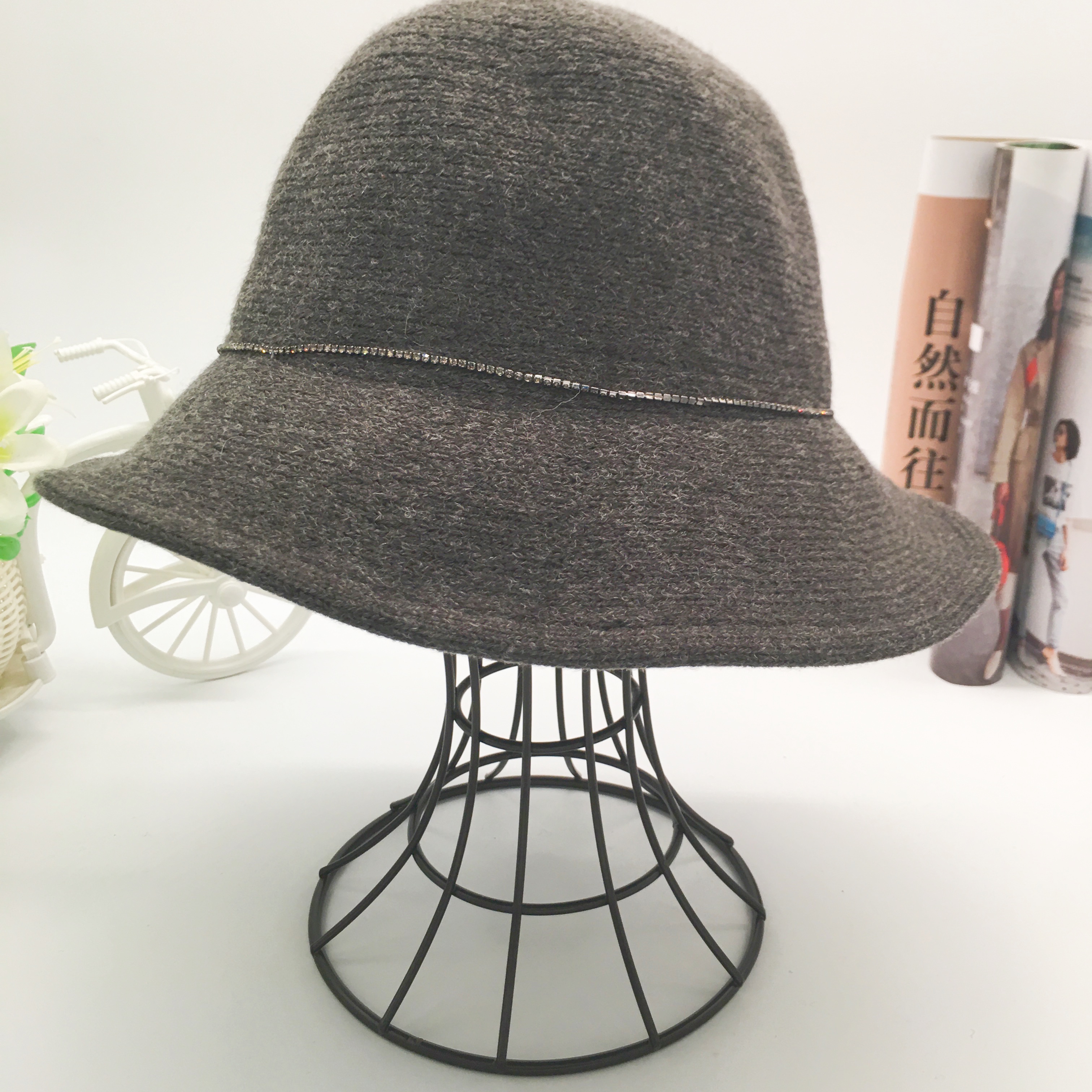 Woolen hats, children's autumn and winter Korean style fisherman hats, women's top hats, women's hats, versatile Japanese knitted hats, women's diamond chain decorations detail image 7